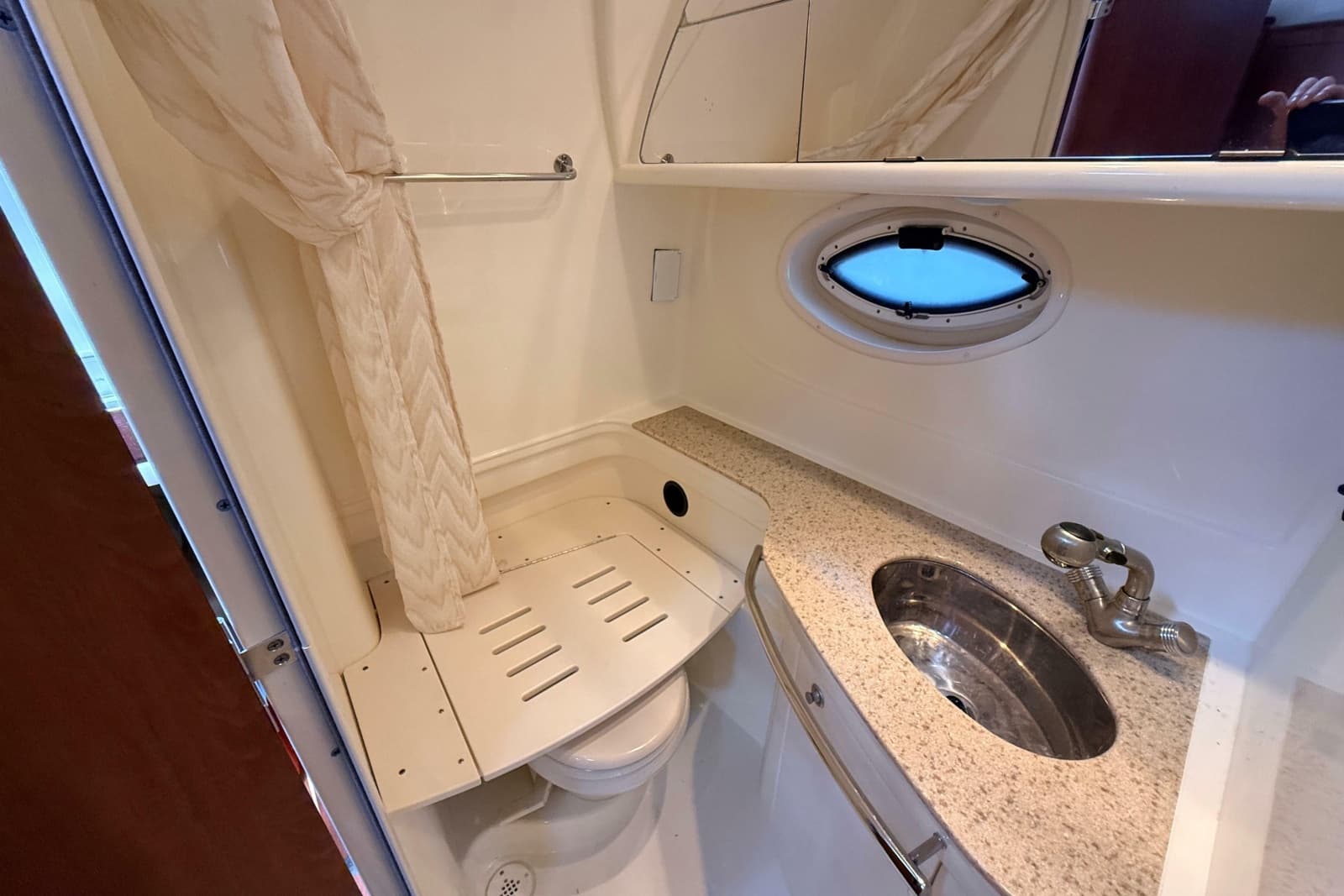 2011 Monterey 320 Sport Yacht - Photo 25