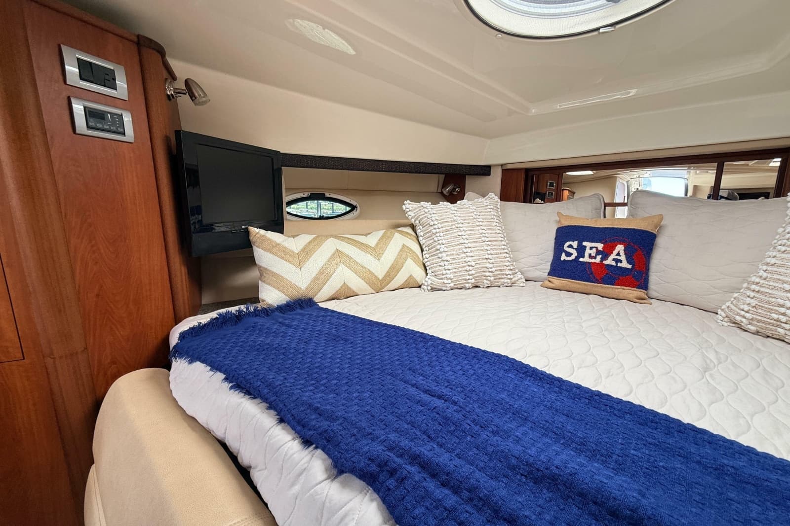 2011 Monterey 320 Sport Yacht - Photo 22