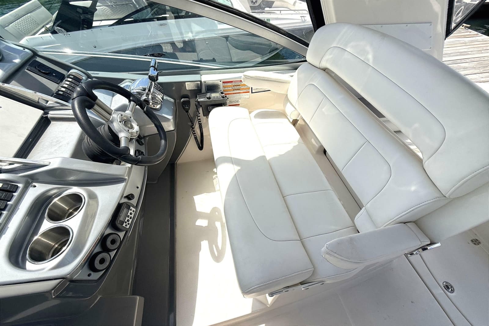 2011 Monterey 320 Sport Yacht - Photo 6