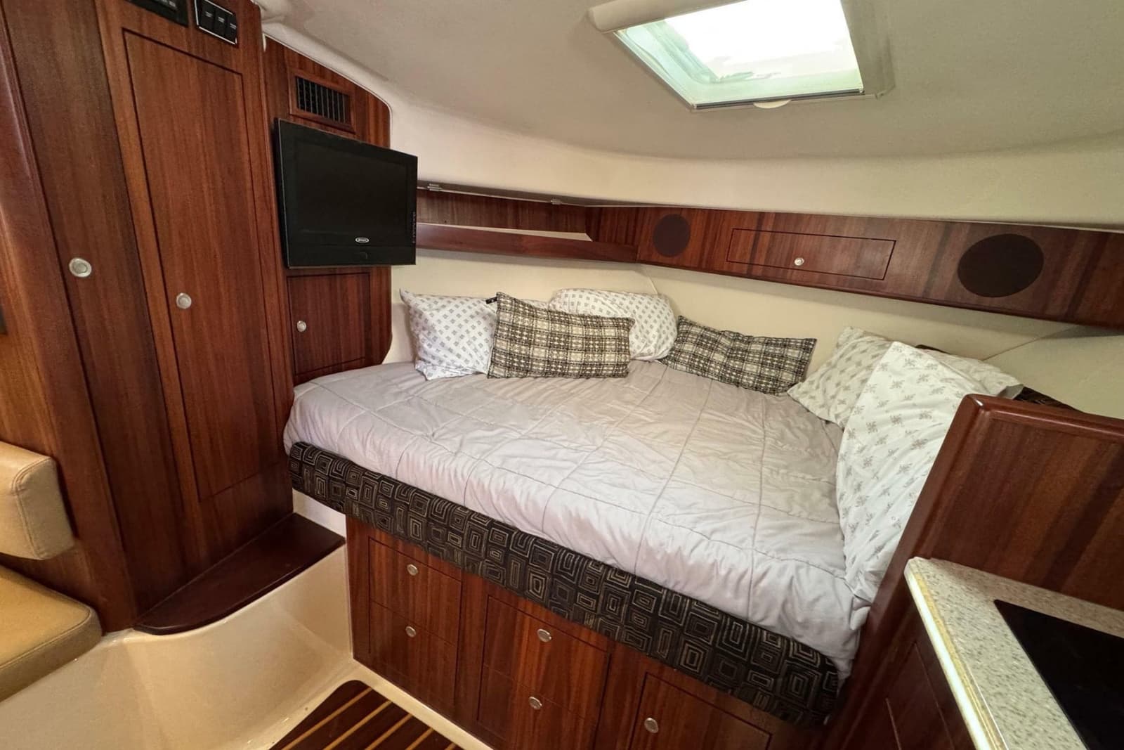 2011 Pursuit OS 375 Offshore - Photo 29