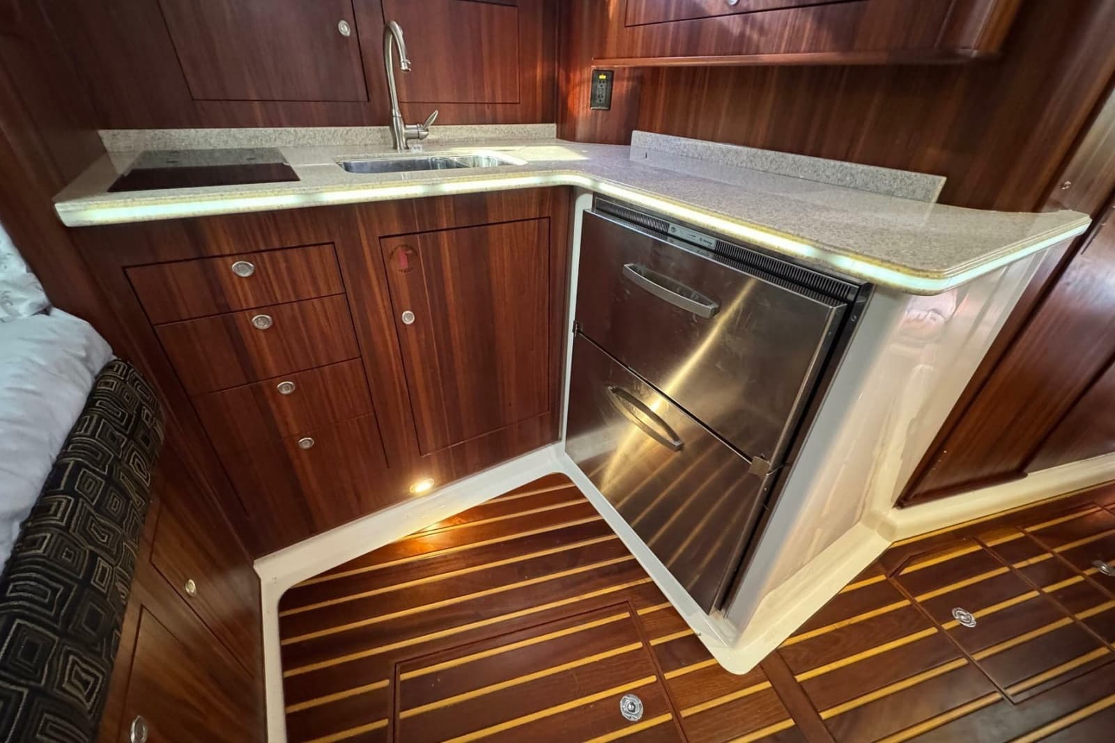 2011 Pursuit OS 375 Offshore - Photo 31
