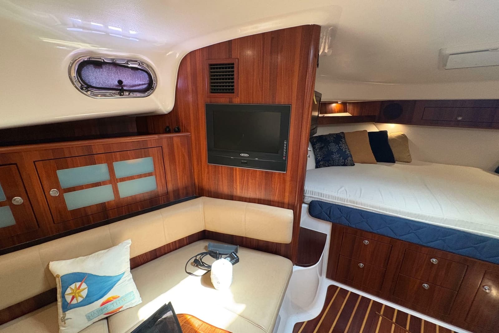 2011 Pursuit OS 375 Offshore - Photo 40