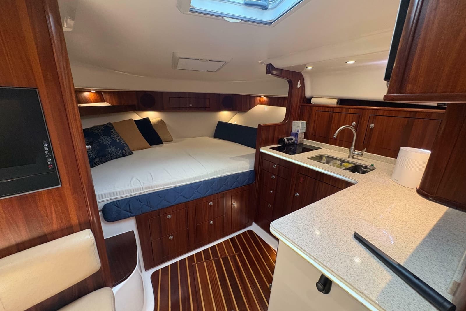 2011 Pursuit OS 375 Offshore - Photo 39