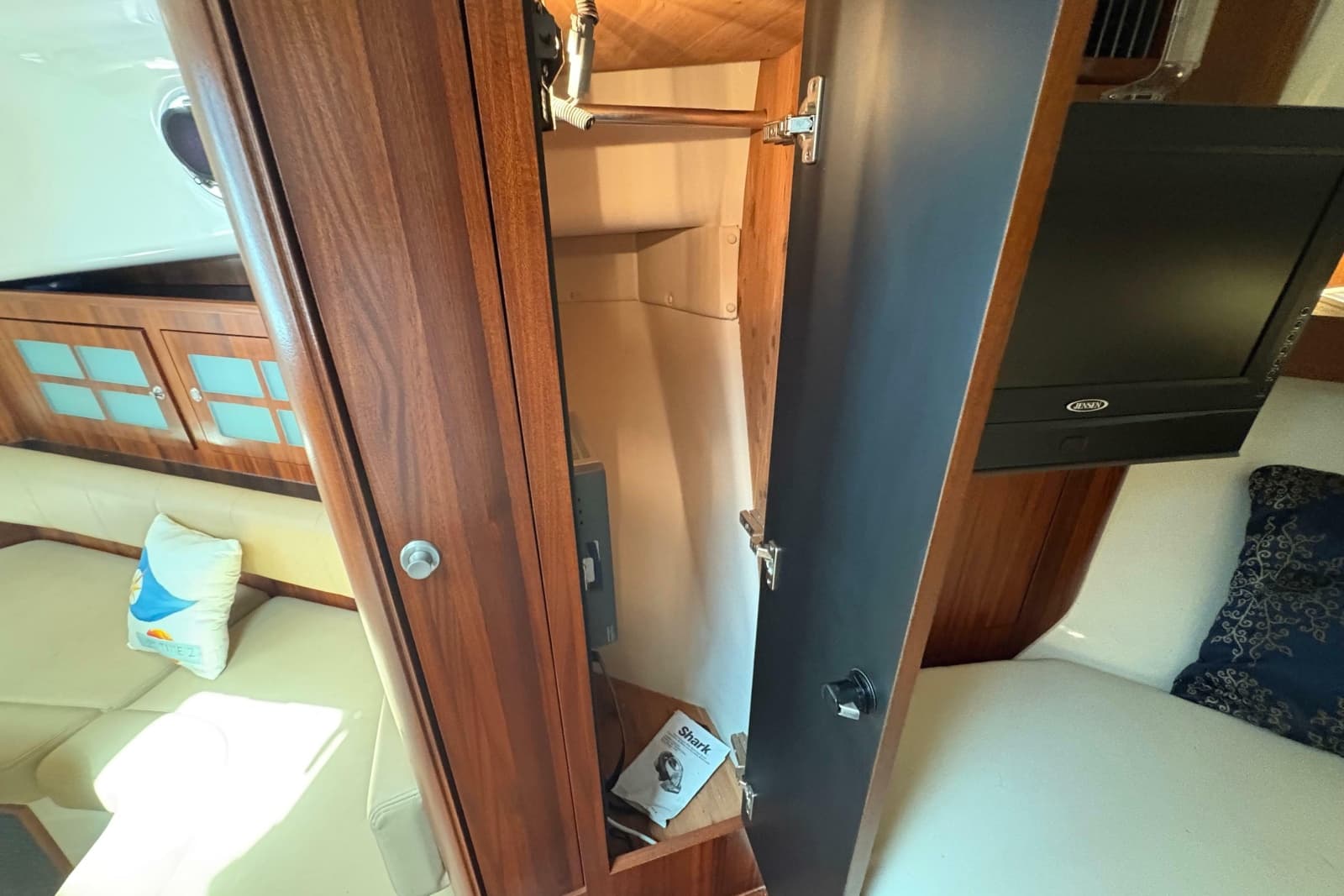 2011 Pursuit OS 375 Offshore - Photo 45