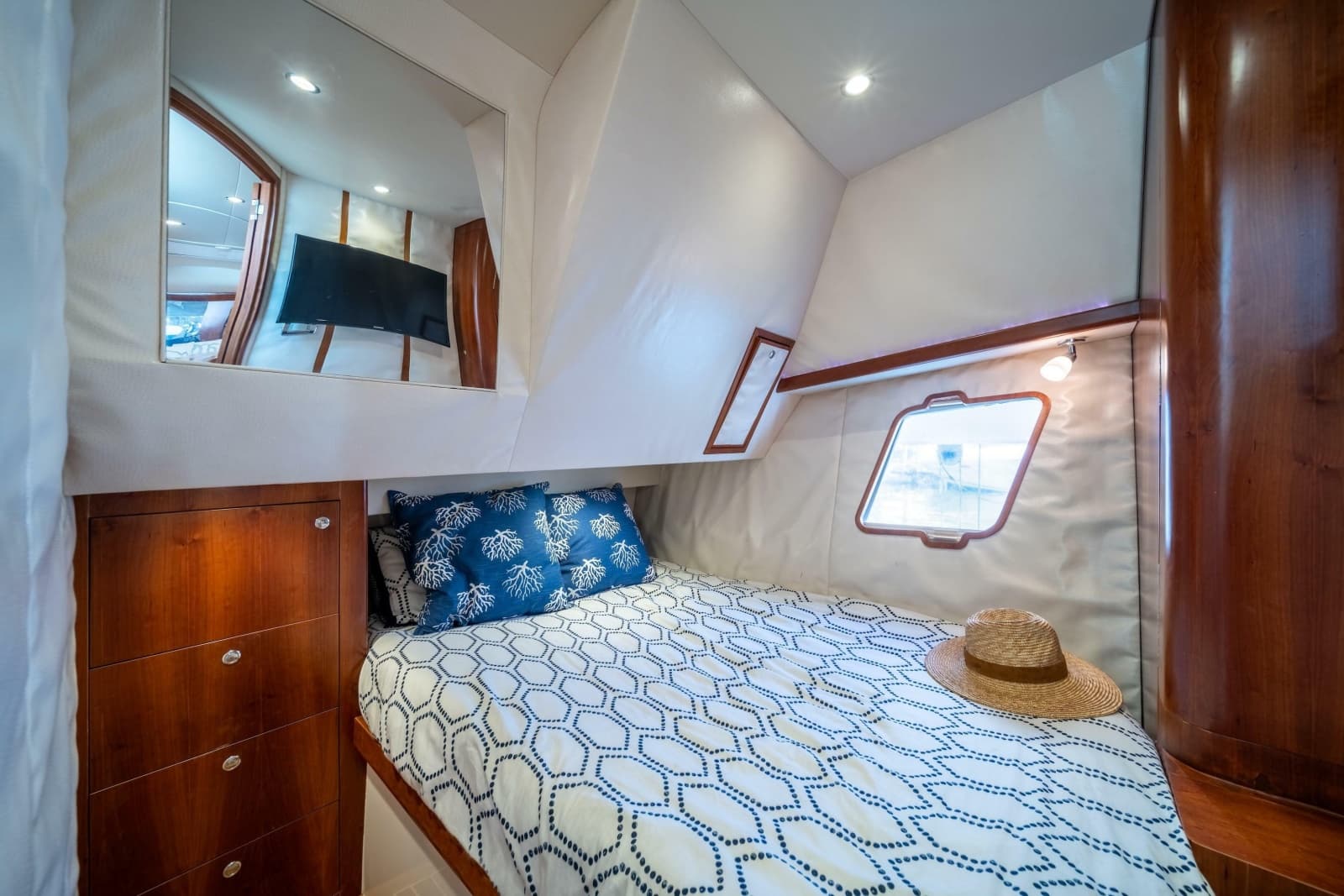 2011 SeaVee 430 Sportfish Express - Photo 28