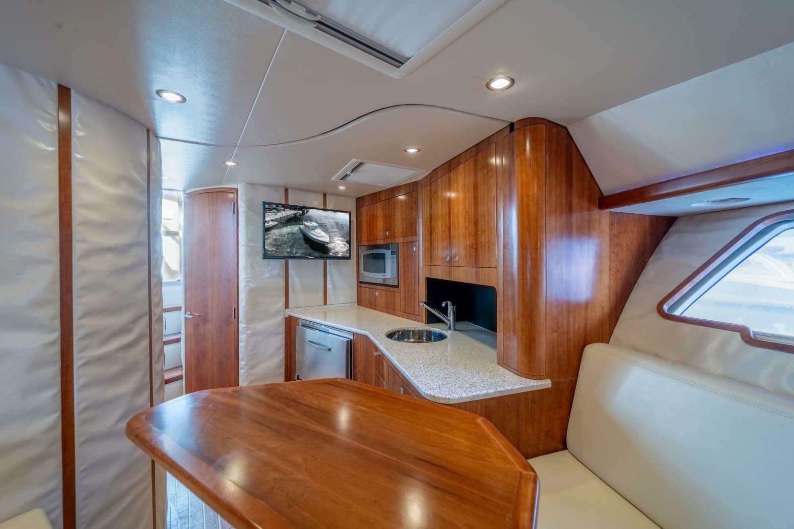 2011 SeaVee 430 Sportfish Express - Photo 26