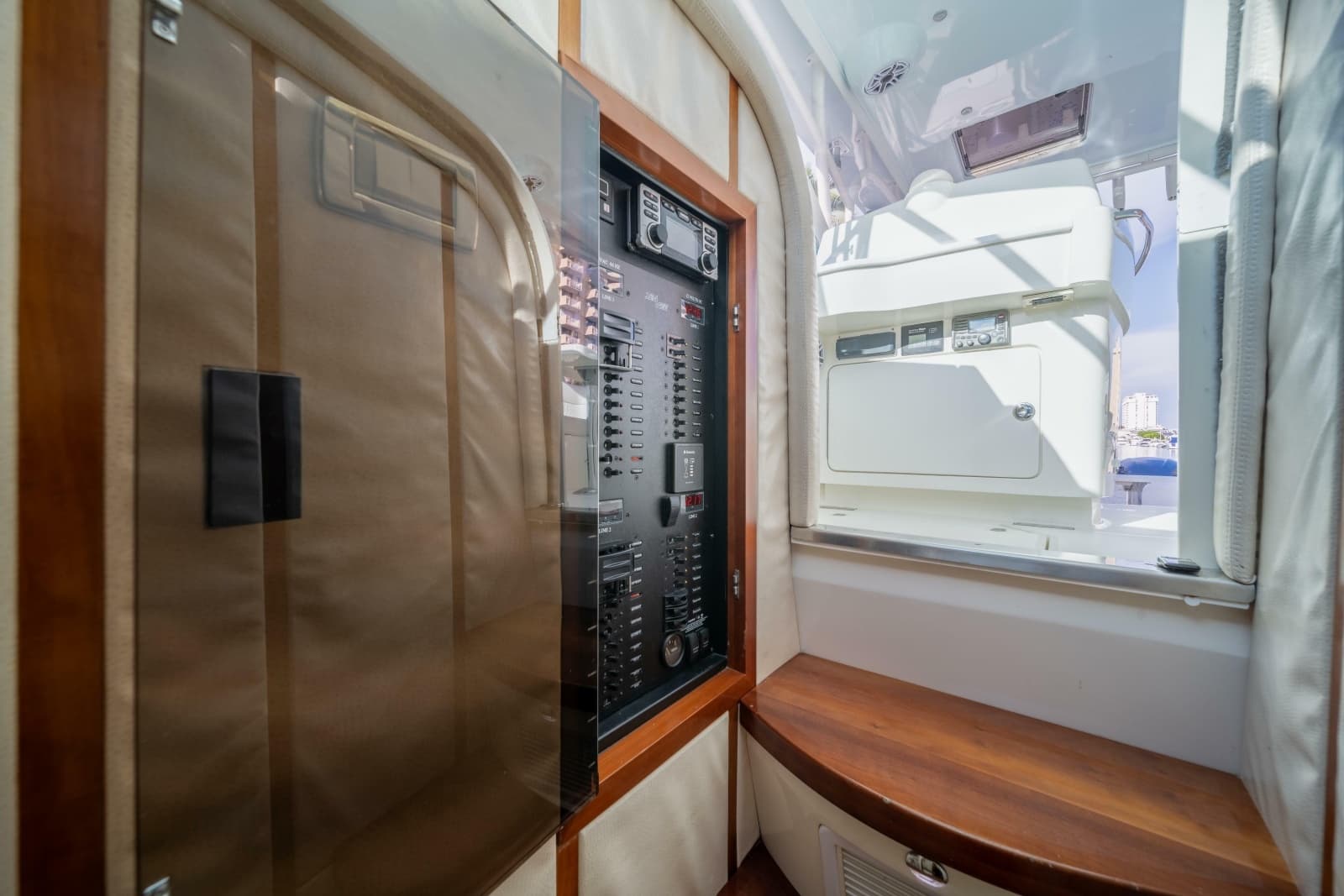 2011 SeaVee 430 Sportfish Express - Photo 21
