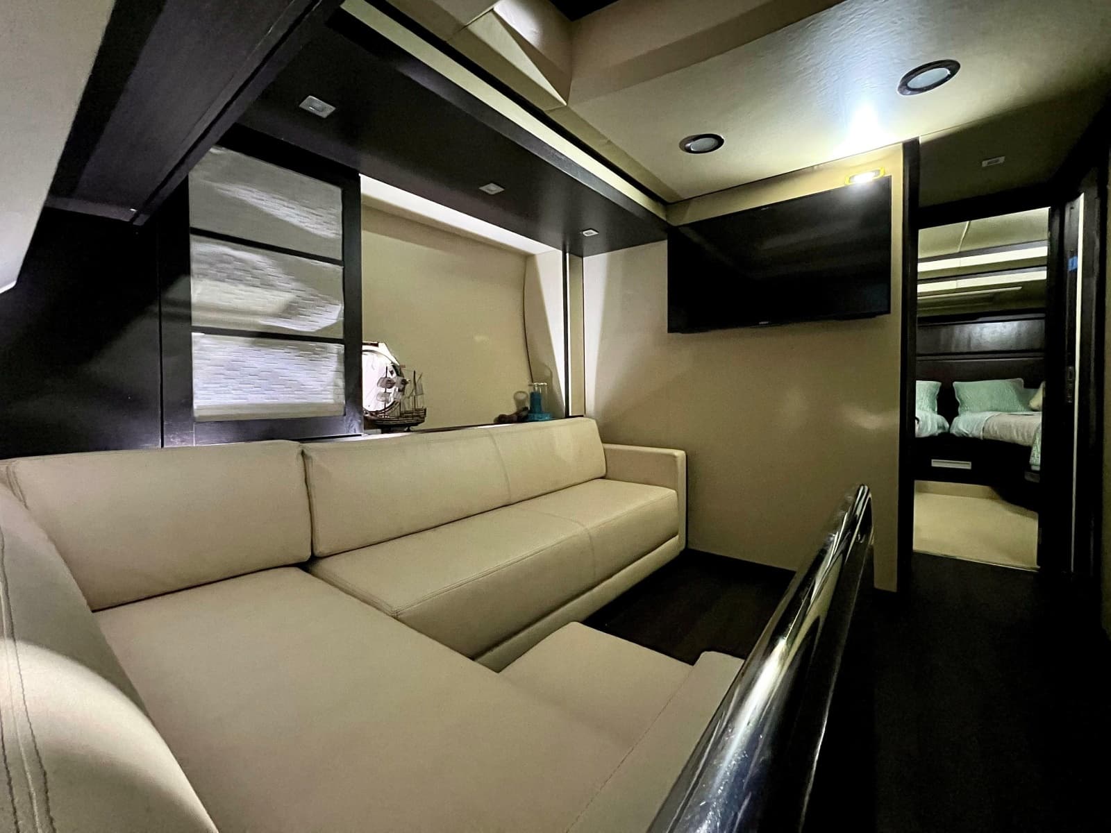 2010 Azimut 62S - Photo 24