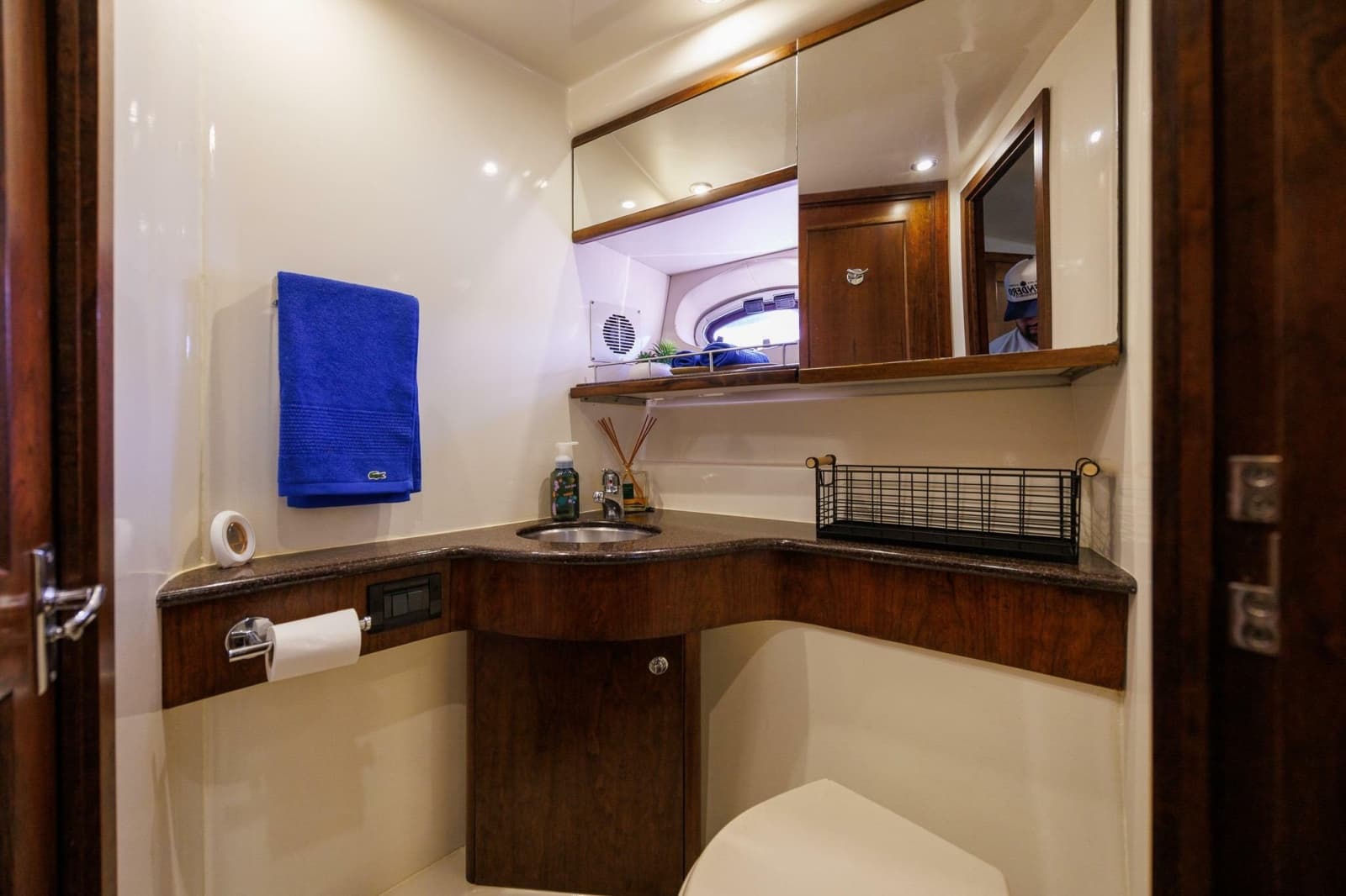 2010 Meridian 391 Sedan - Photo 23
