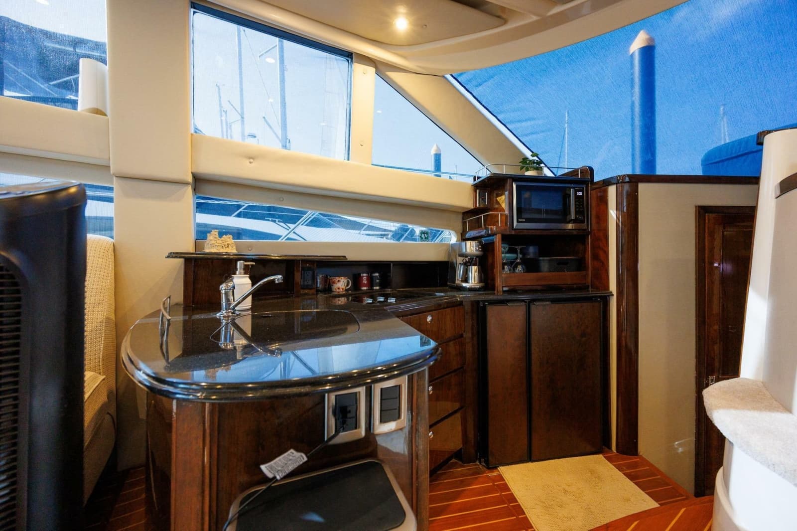 2010 Meridian 391 Sedan - Photo 15