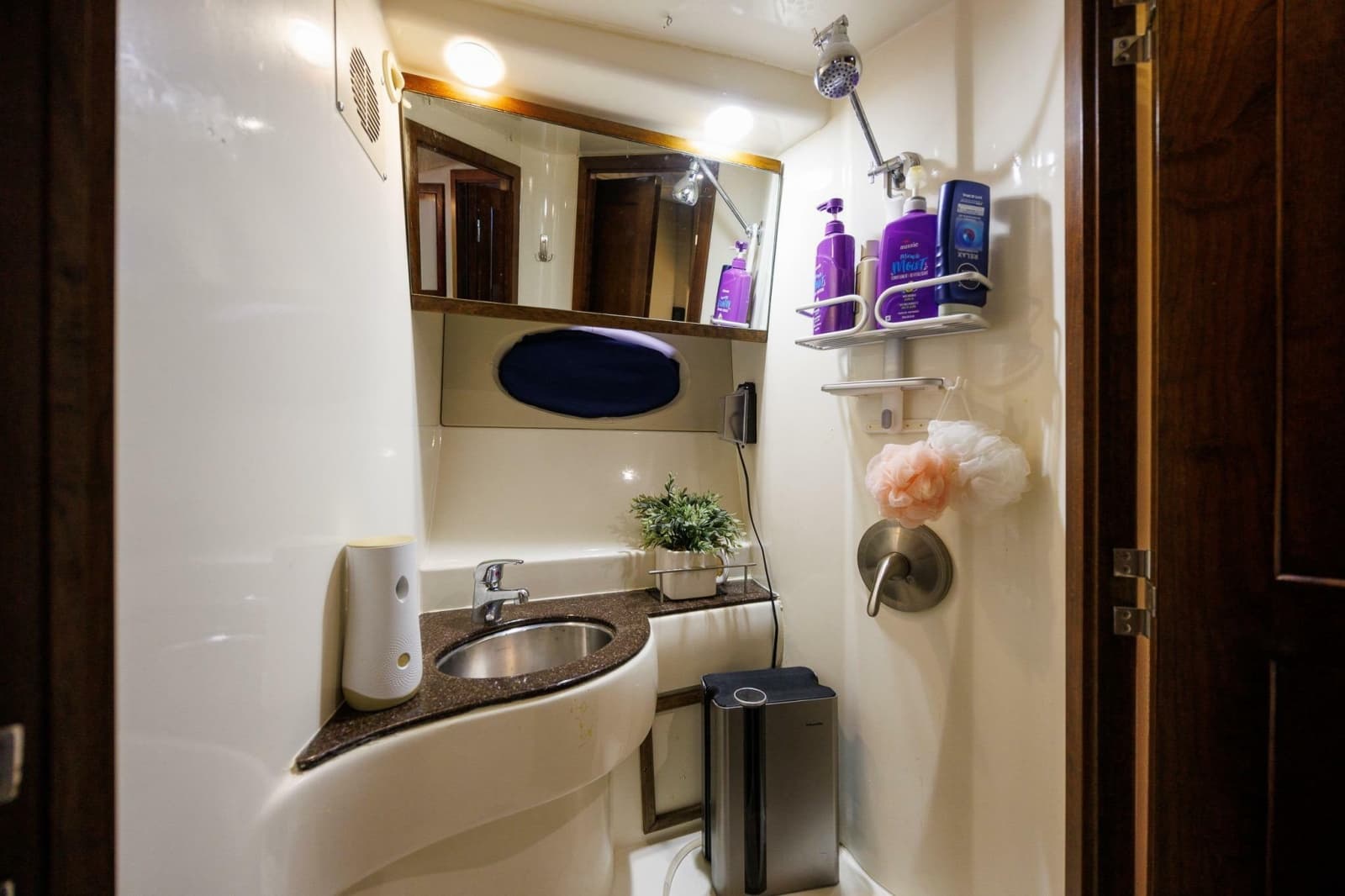 2010 Meridian 391 Sedan - Photo 21