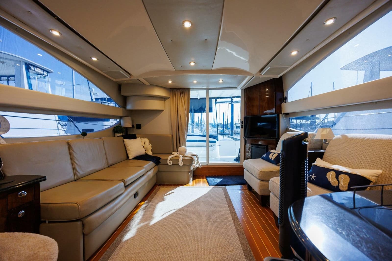 2010 Meridian 391 Sedan - Photo 11