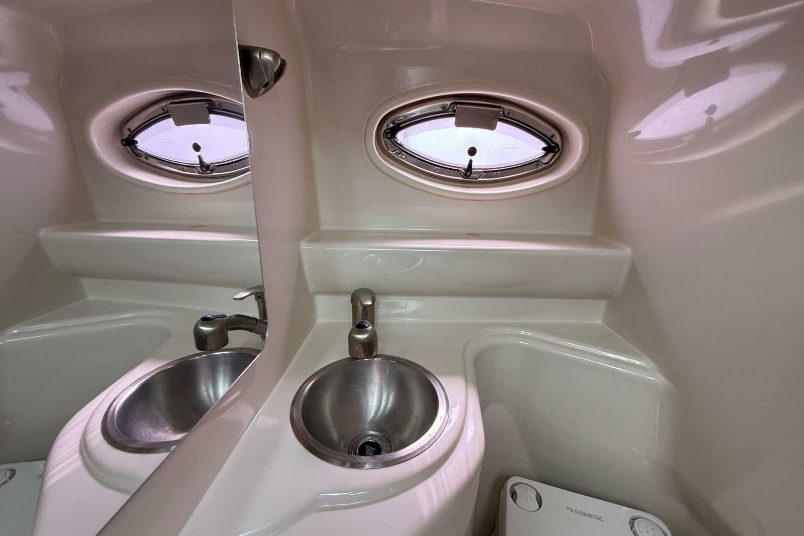 2010 Sea Ray 240 Sundancer - Photo 20