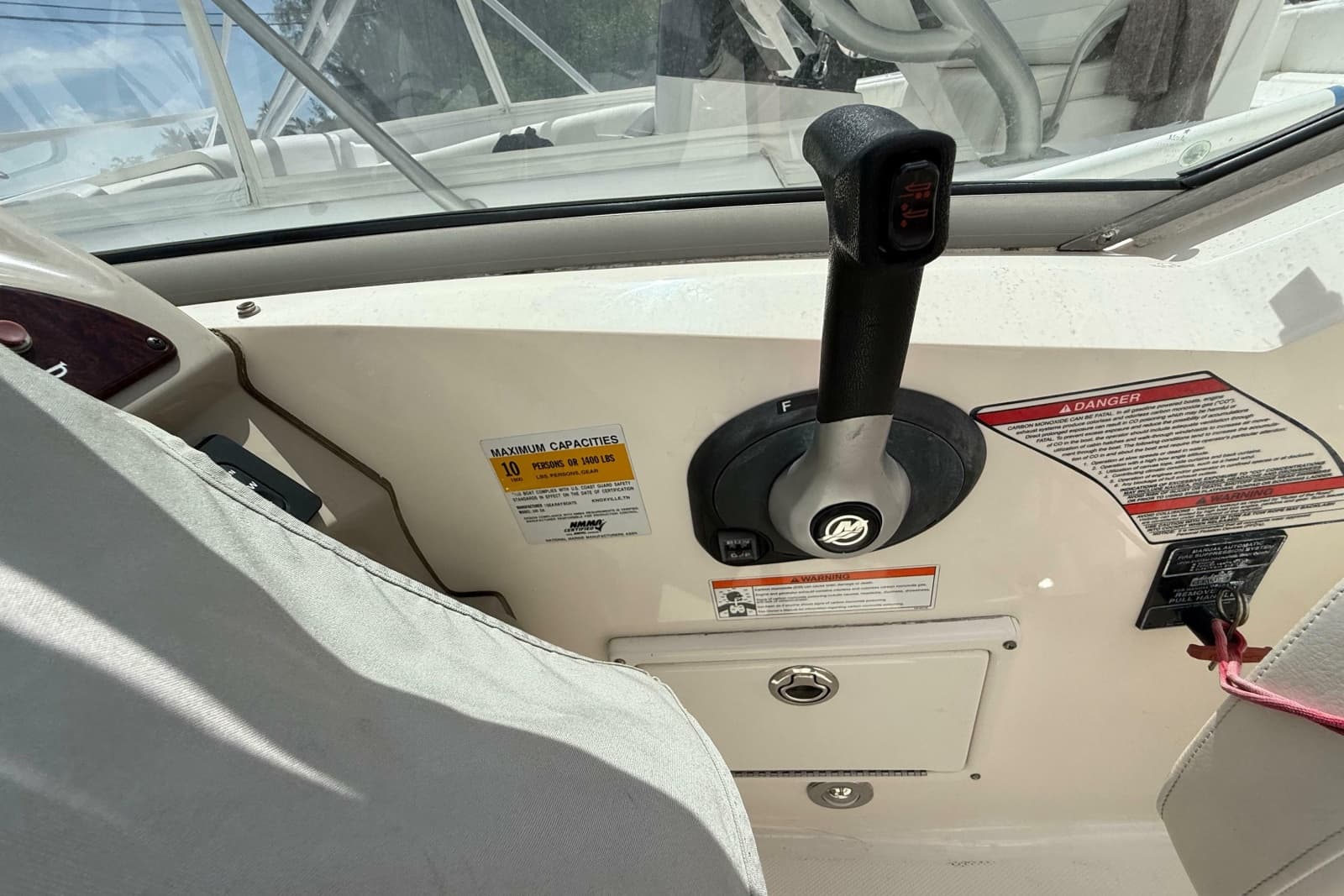 2010 Sea Ray 240 Sundancer - Photo 16