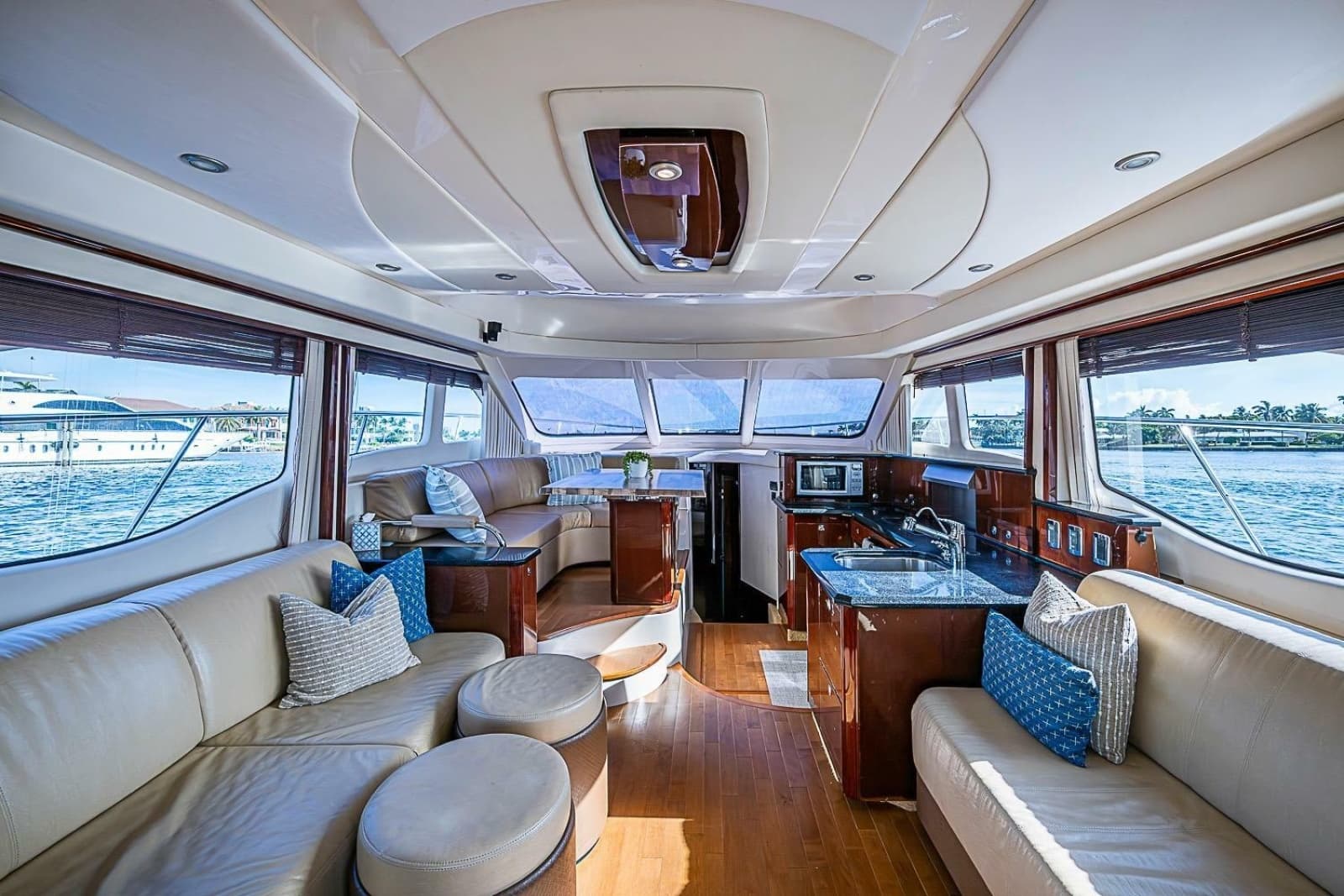 2010 Sea Ray 520 Sedan Bridge - Photo 42