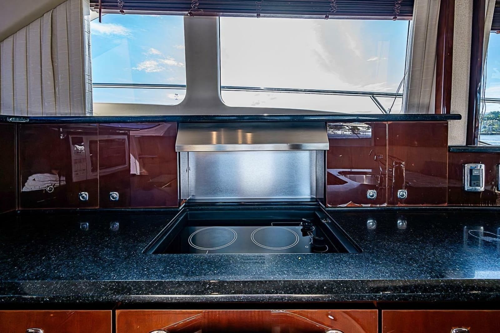 2010 Sea Ray 520 Sedan Bridge - Photo 46