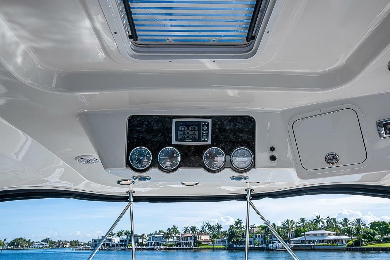2010 Sea Ray 520 Sedan Bridge - Photo 37