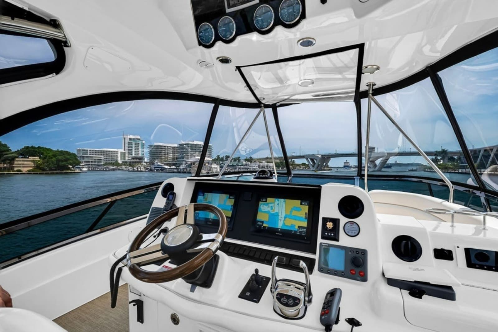 2010 Sea Ray 52 Sedan Bridge - Photo 25