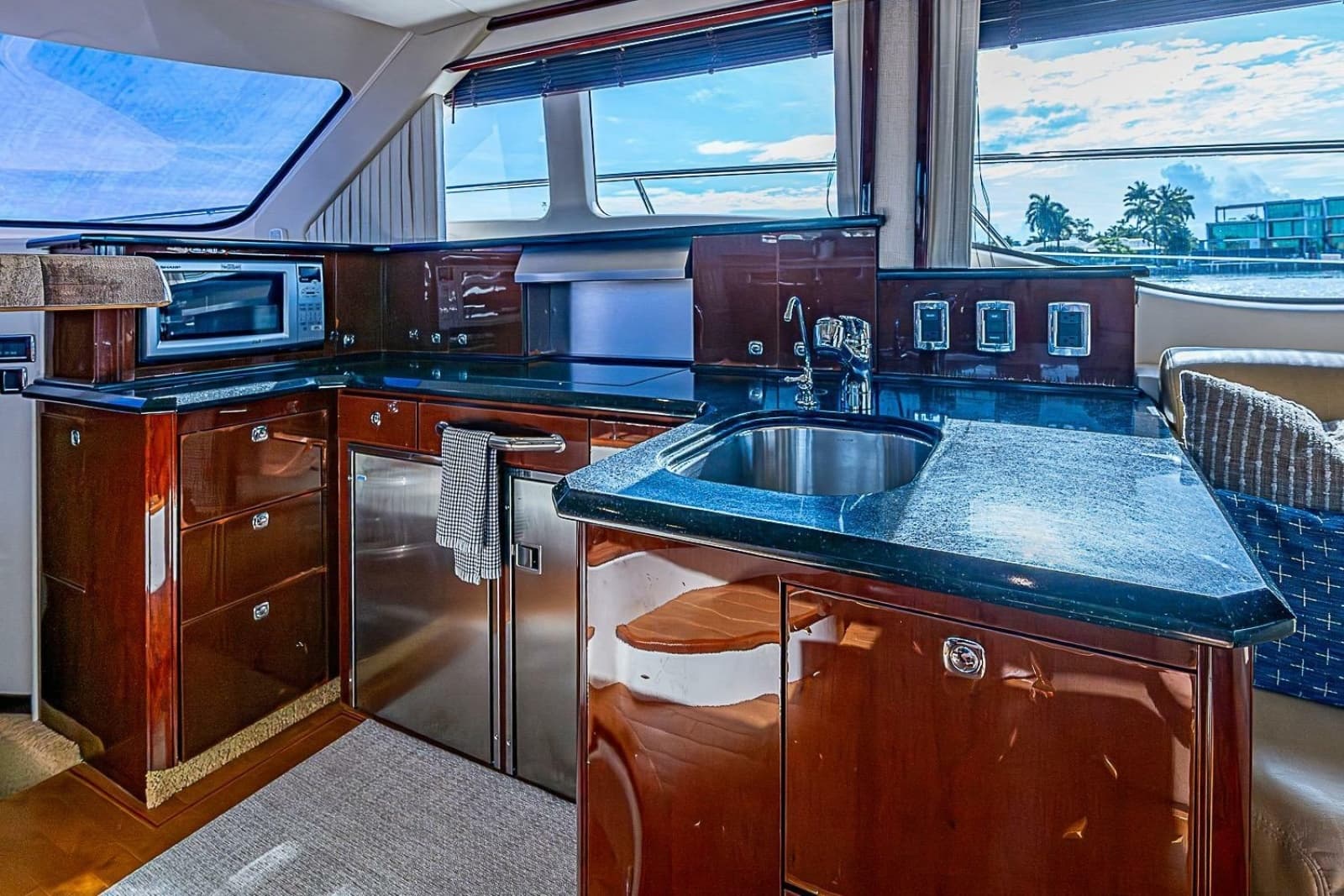 2010 Sea Ray 520 Sedan Bridge - Photo 45