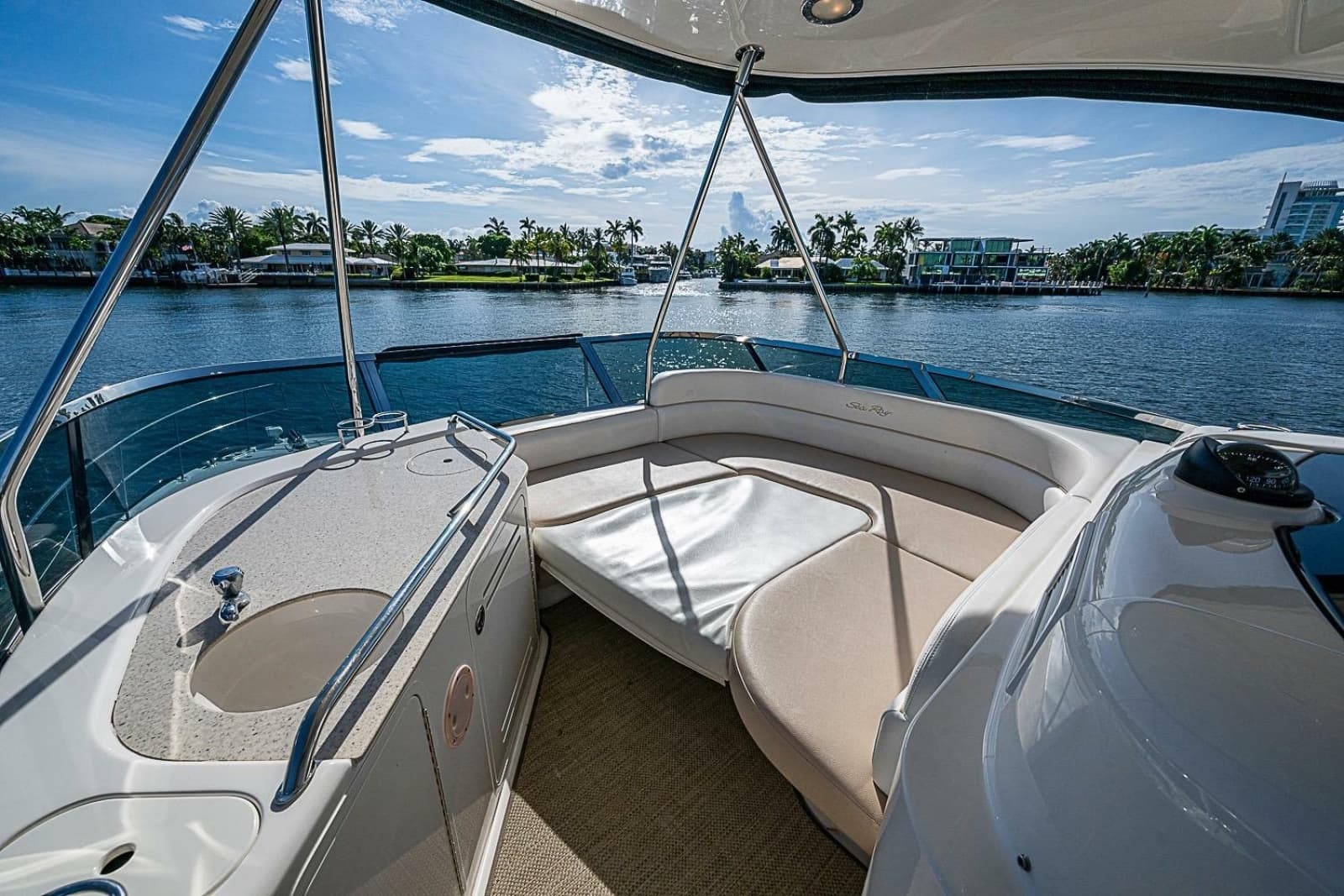 2010 Sea Ray 520 Sedan Bridge - Photo 18