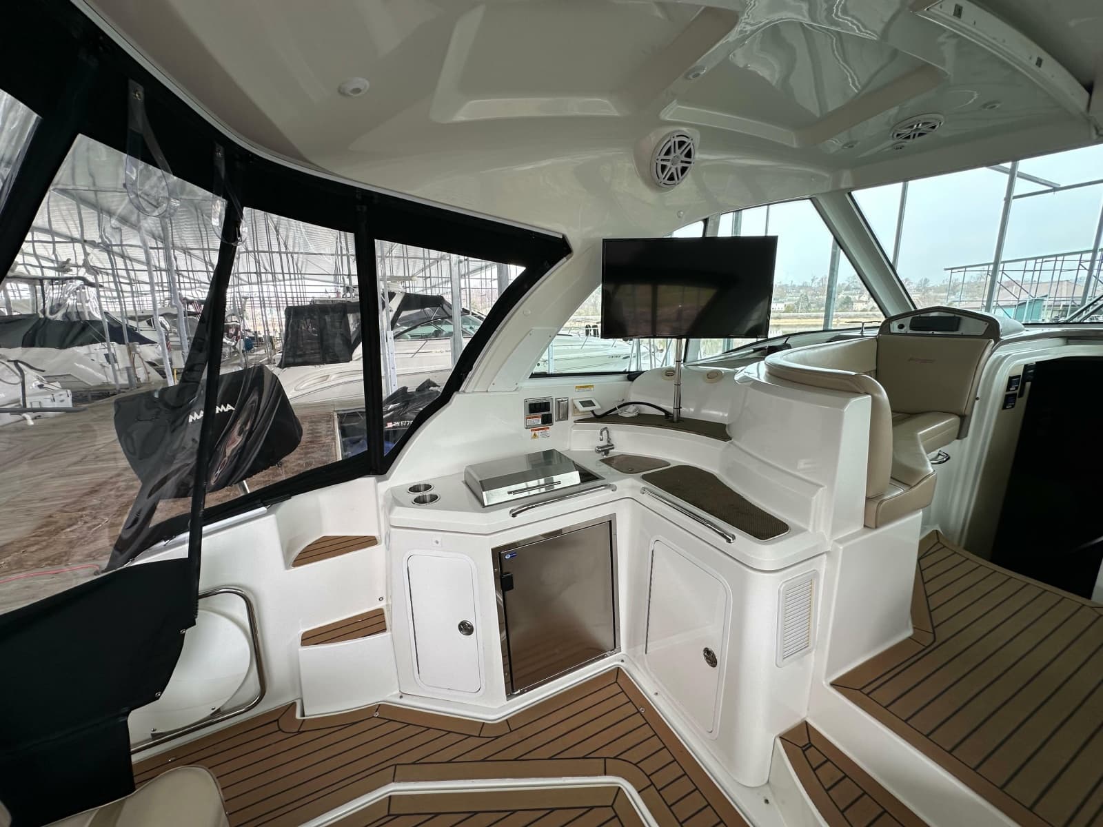 2009 Cruisers Yachts 420 Sports Coupe - Photo 22