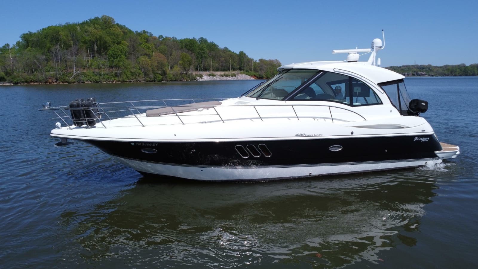 2009 Cruisers Yachts 420 Sports Coupe - Photo 12