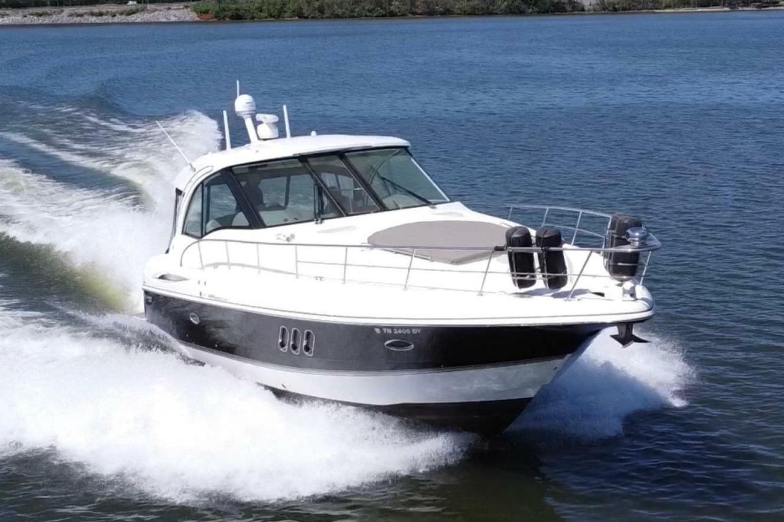 2009 Cruisers Yachts 420 Sports Coupe - Photo 1