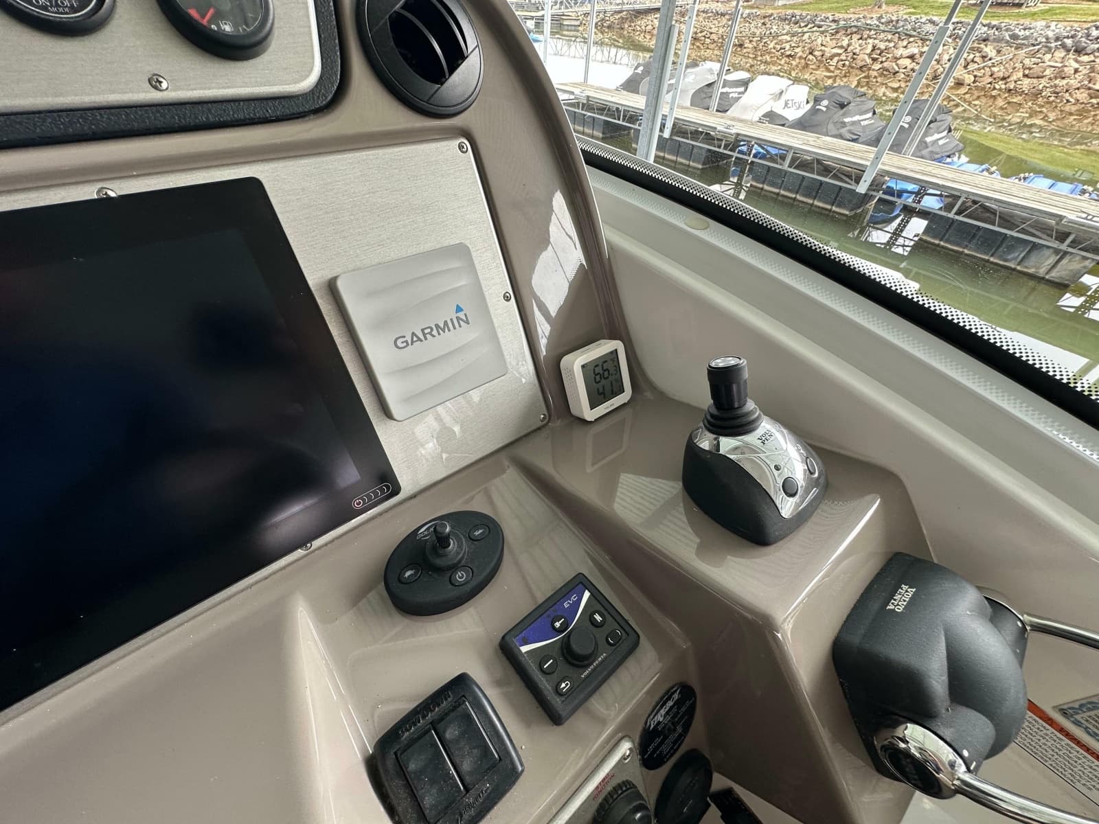 2009 Cruisers Yachts 420 Sports Coupe - Photo 25
