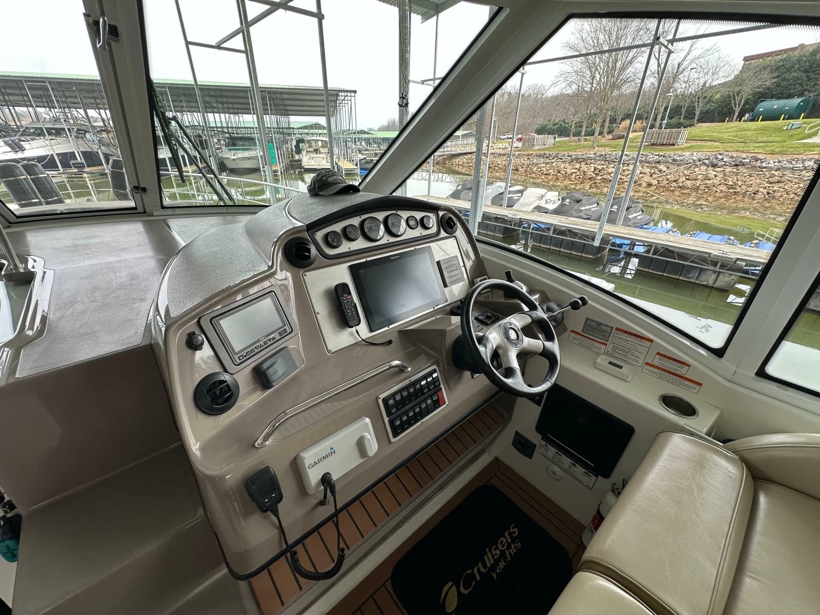 2009 Cruisers Yachts 420 Sports Coupe - Photo 27
