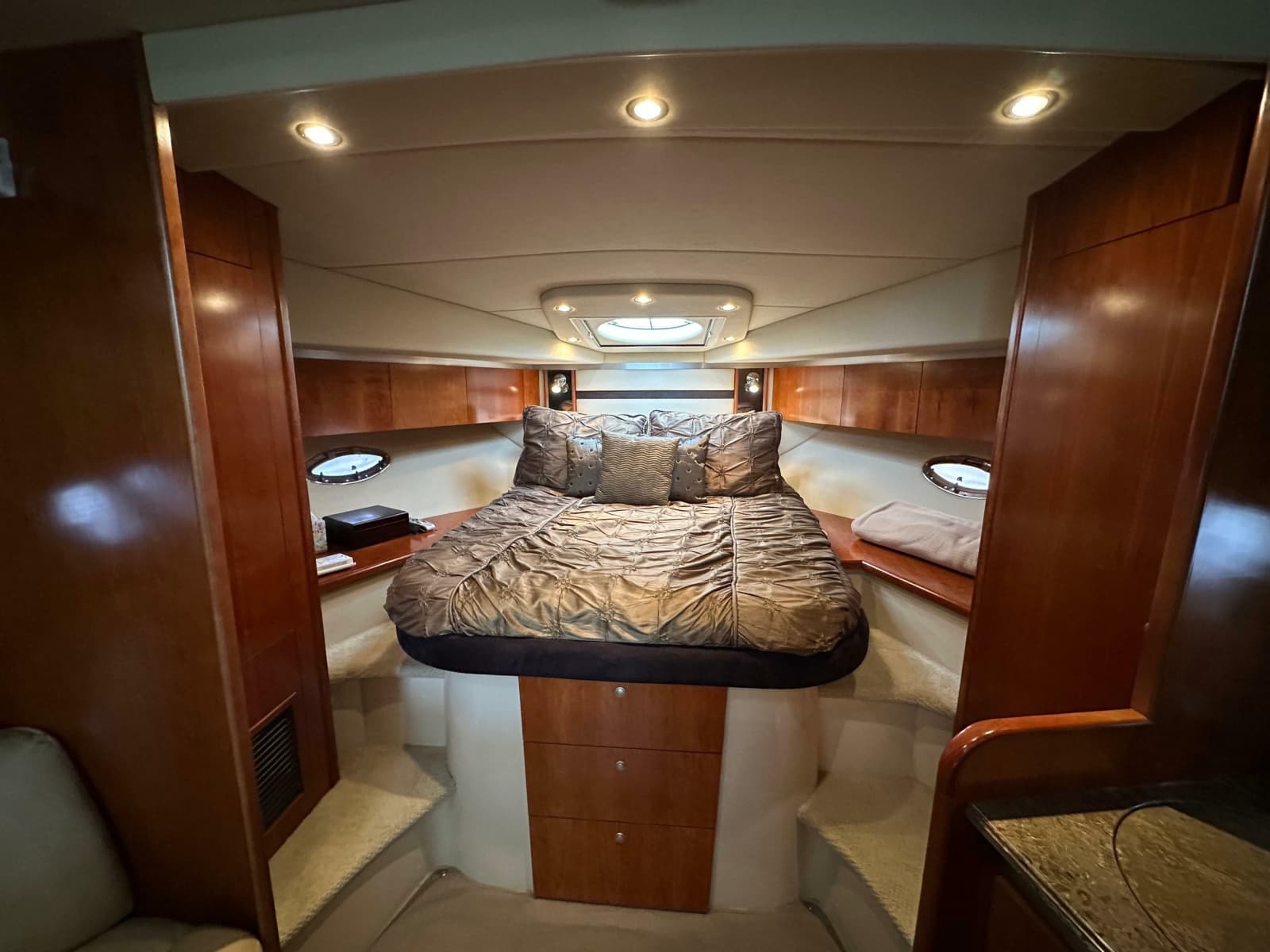 2009 Cruisers Yachts 420 Sports Coupe - Photo 29