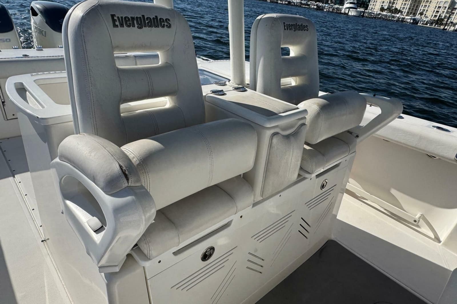 2008 Everglades 350 Center Console - Photo 32