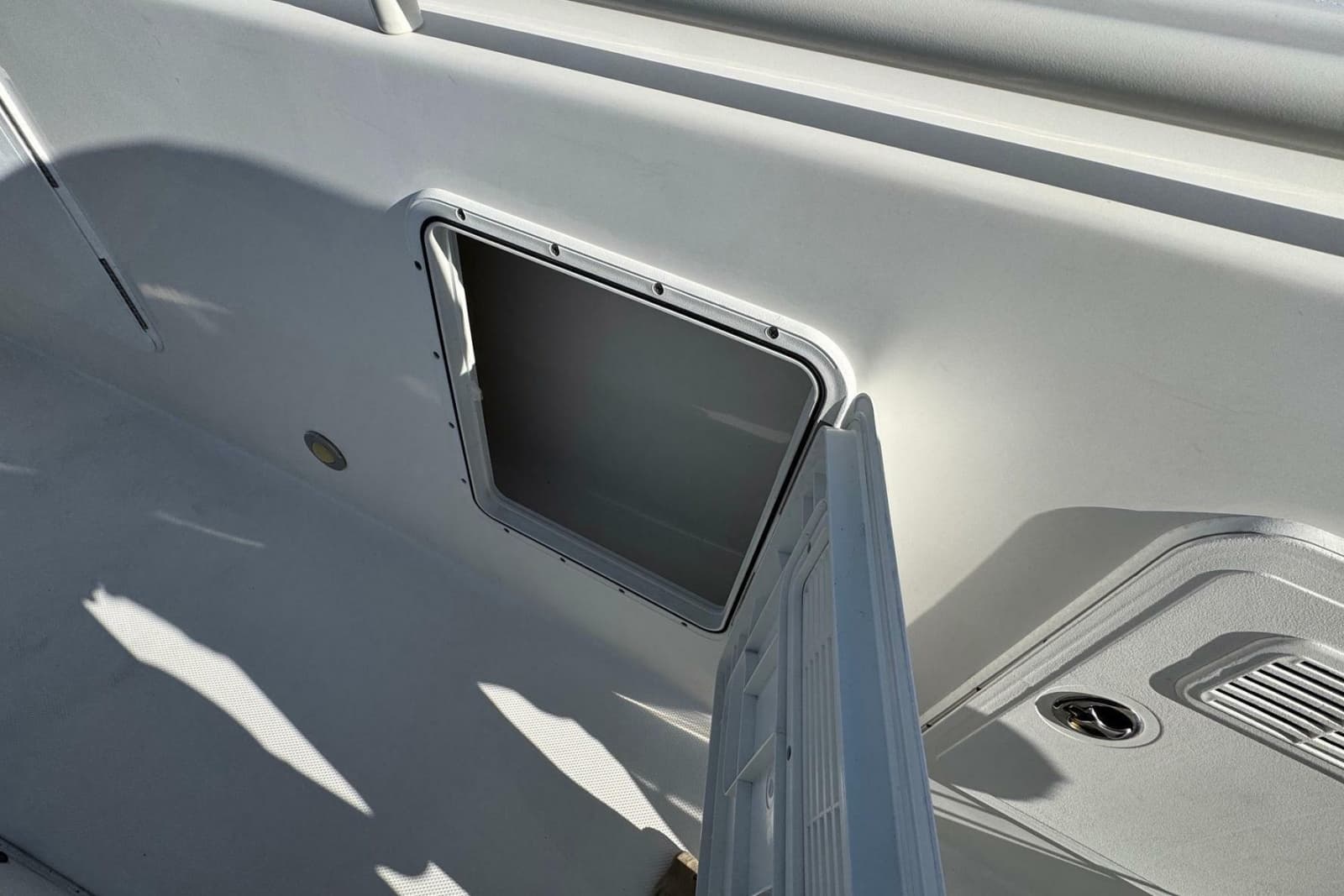 2008 Everglades 350 Center Console - Photo 21