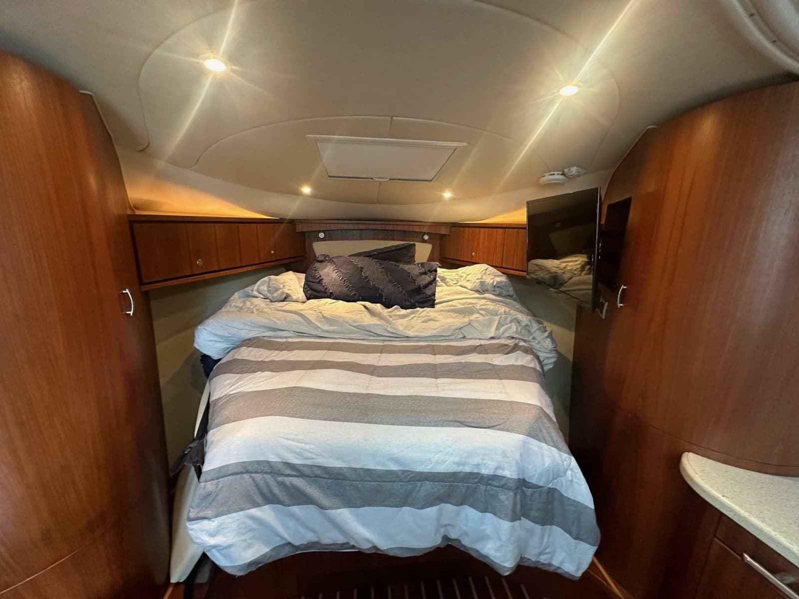 2008 Tiara Yachts 3500 Sovran - Photo 17