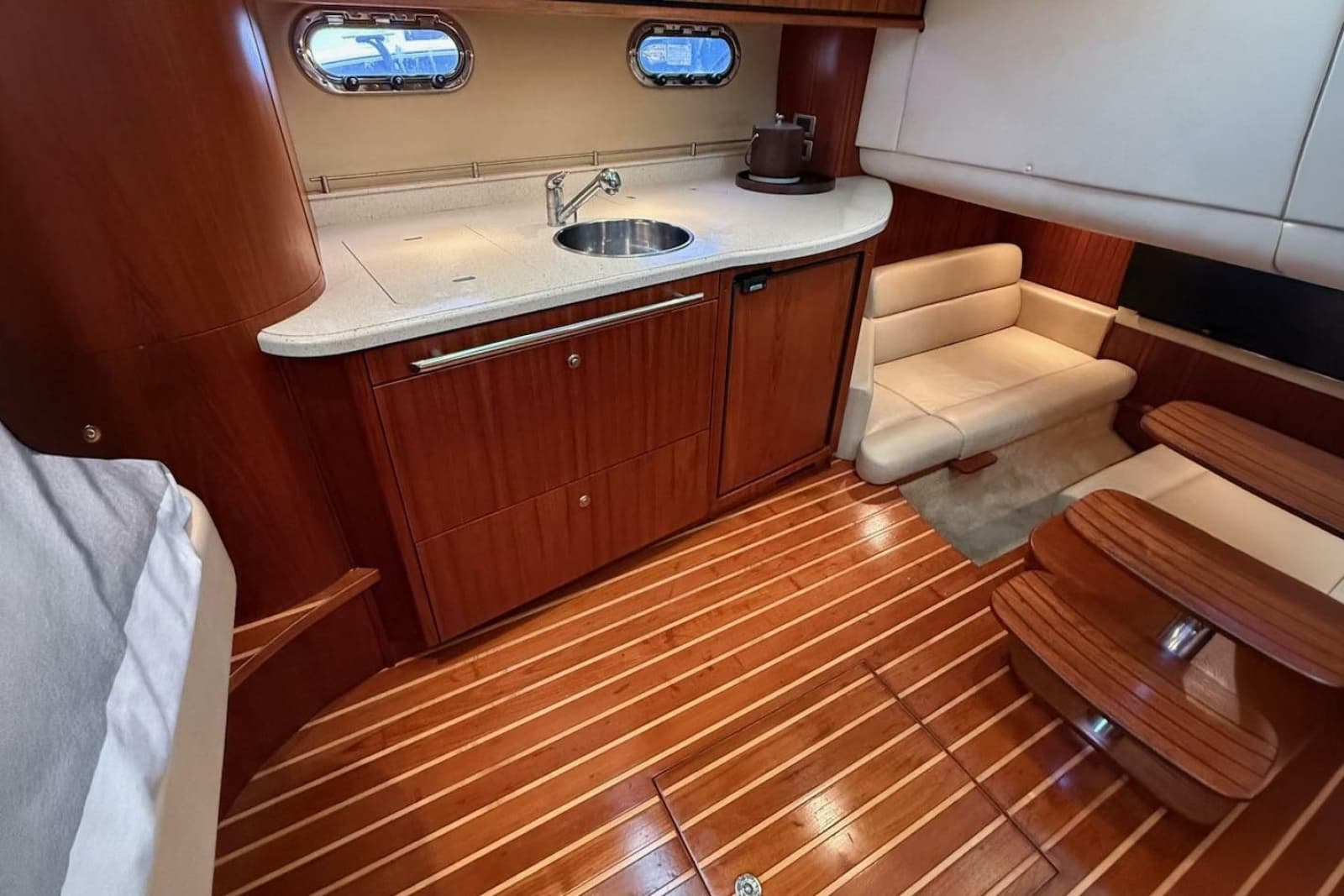 2008 Tiara Yachts 3500 Sovran - Photo 15