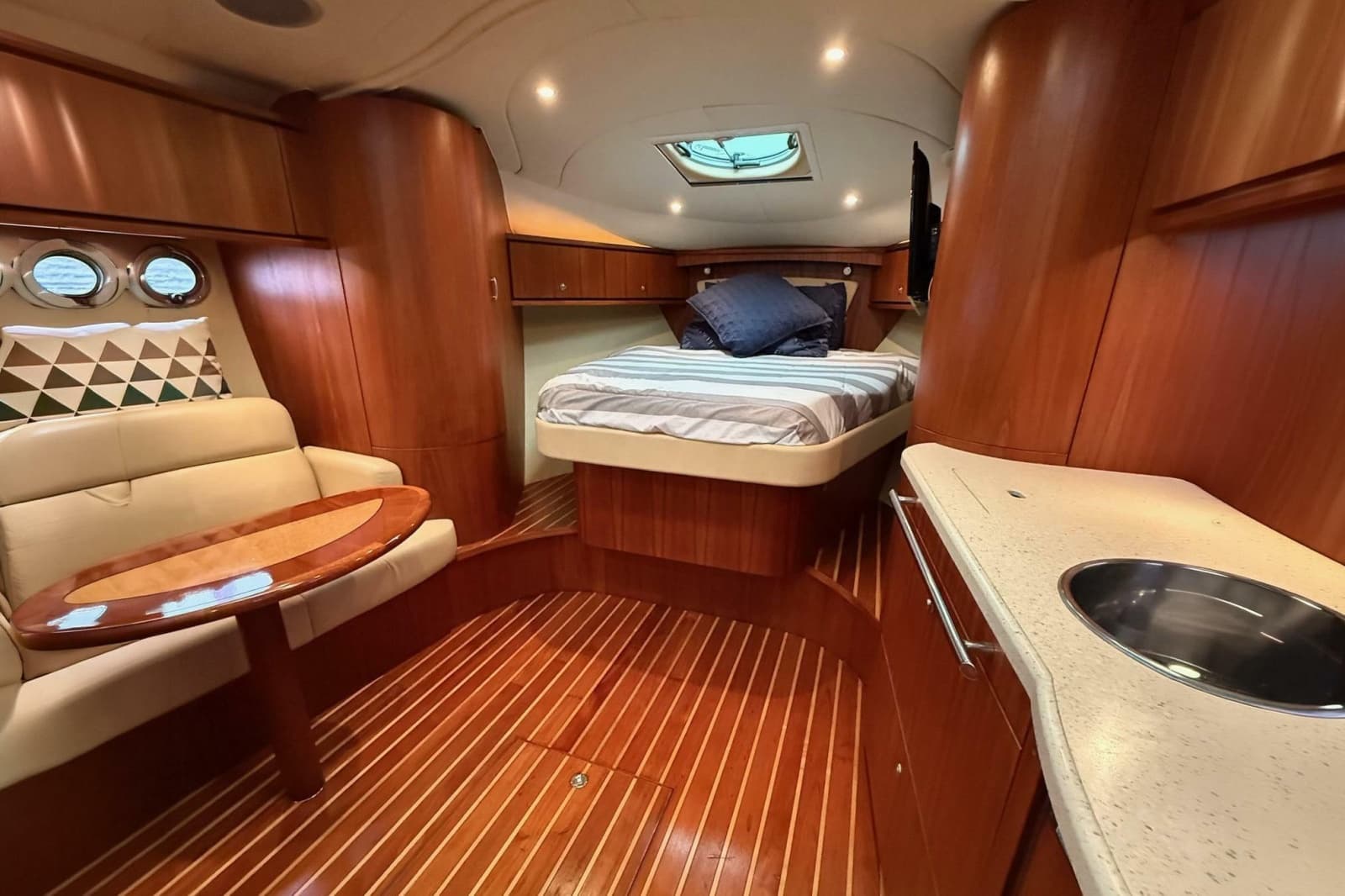 2008 Tiara Yachts 3500 Sovran - Photo 16