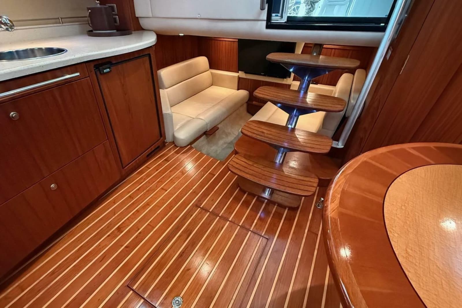 2008 Tiara Yachts 3500 Sovran - Photo 10
