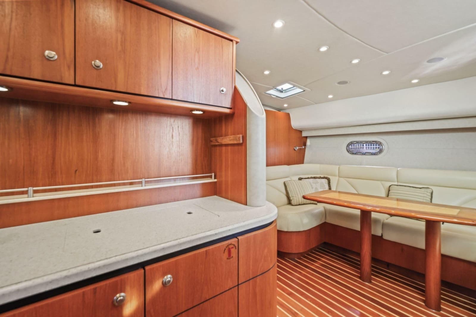 2008 Tiara Yachts 4300 Sovran - Photo 24