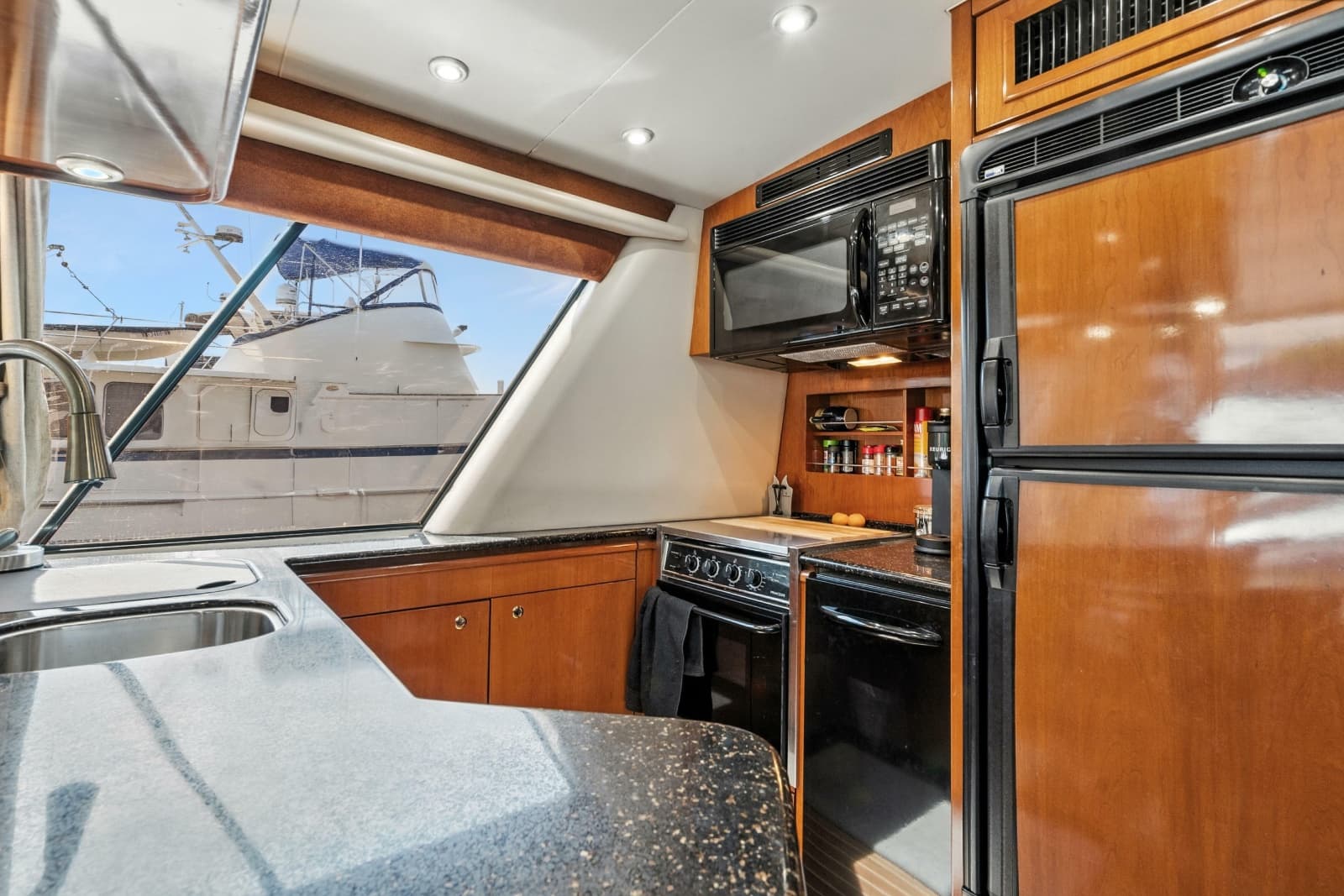 2007 Meridian 490 Pilothouse - Photo 17