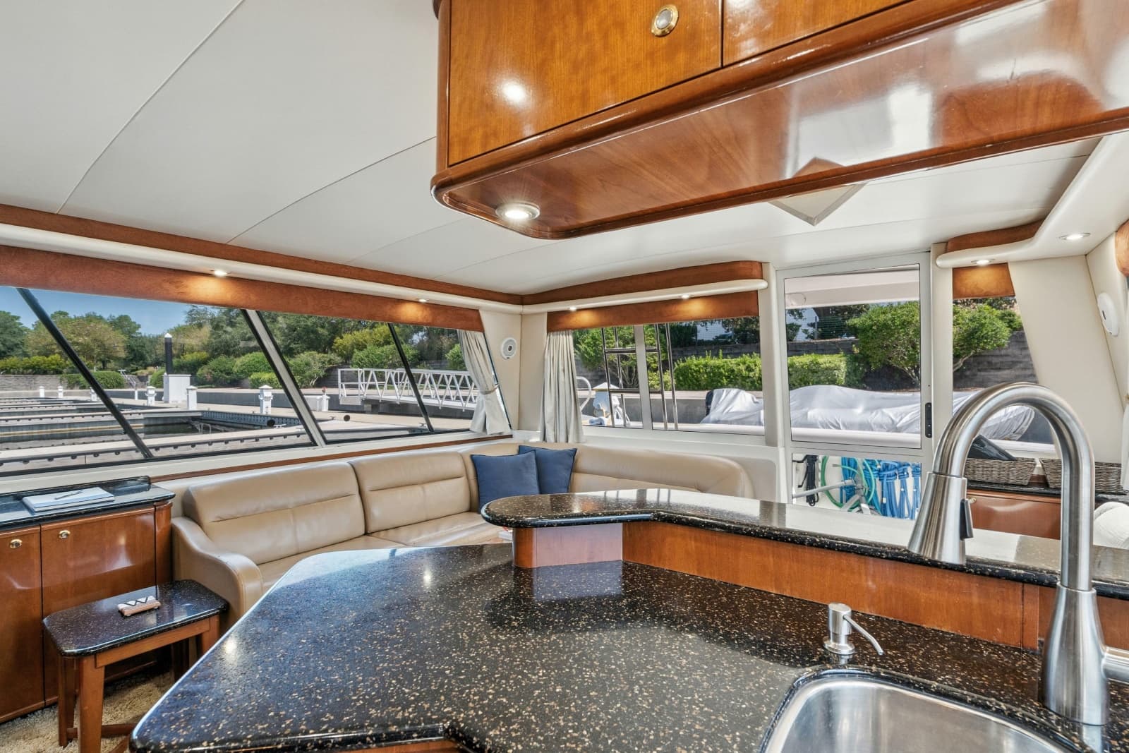2007 Meridian 490 Pilothouse - Photo 20