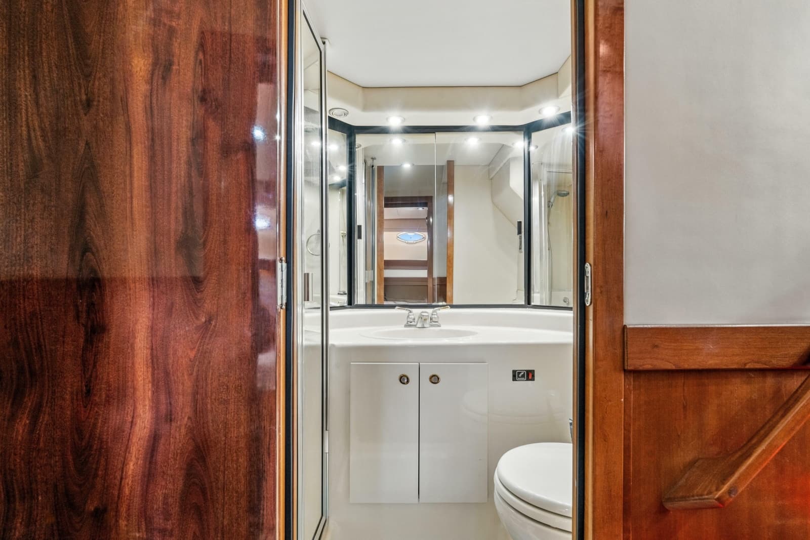 2007 Meridian 490 Pilothouse - Photo 37