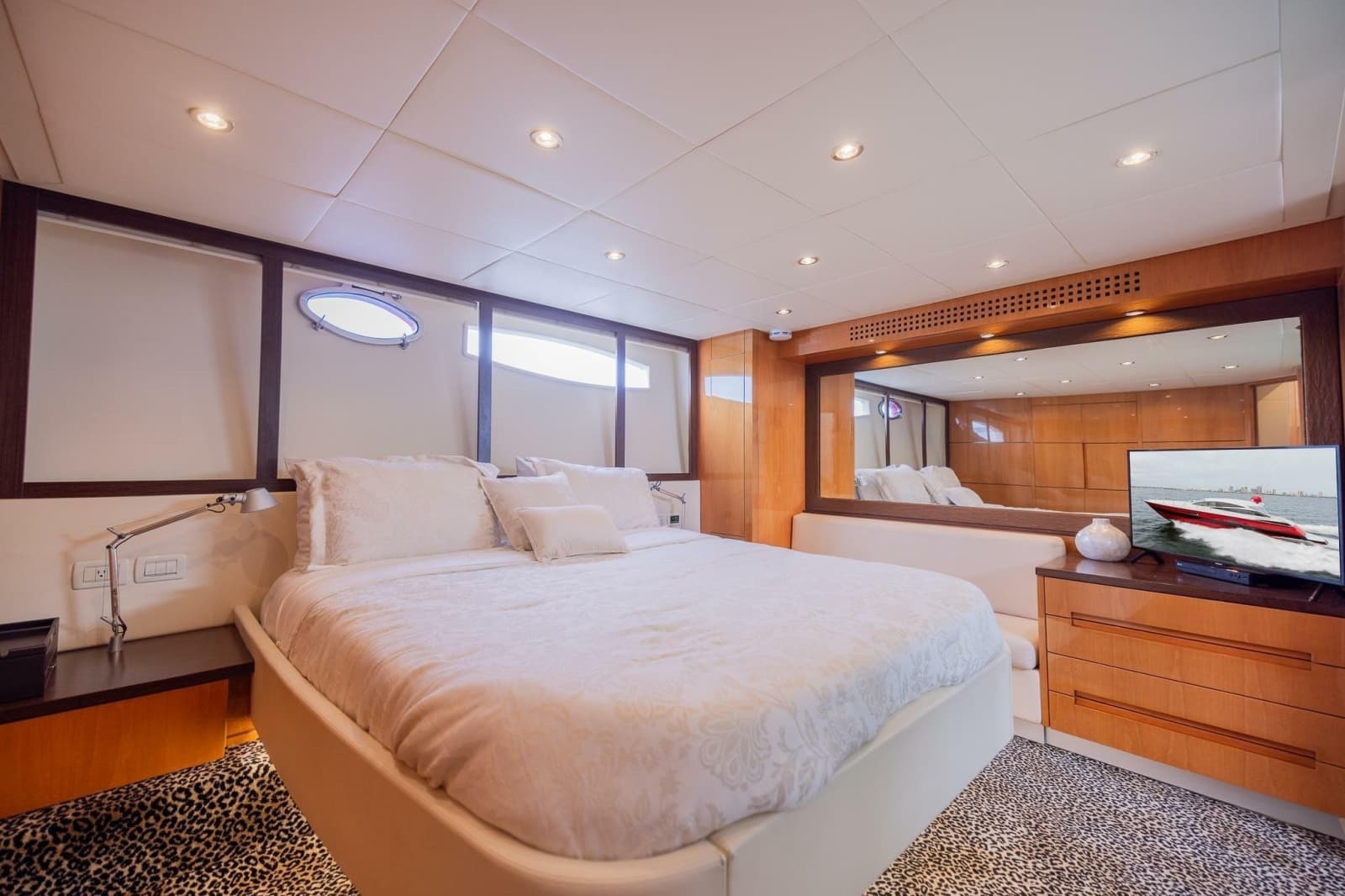 2007 Pershing 56 - Photo 18