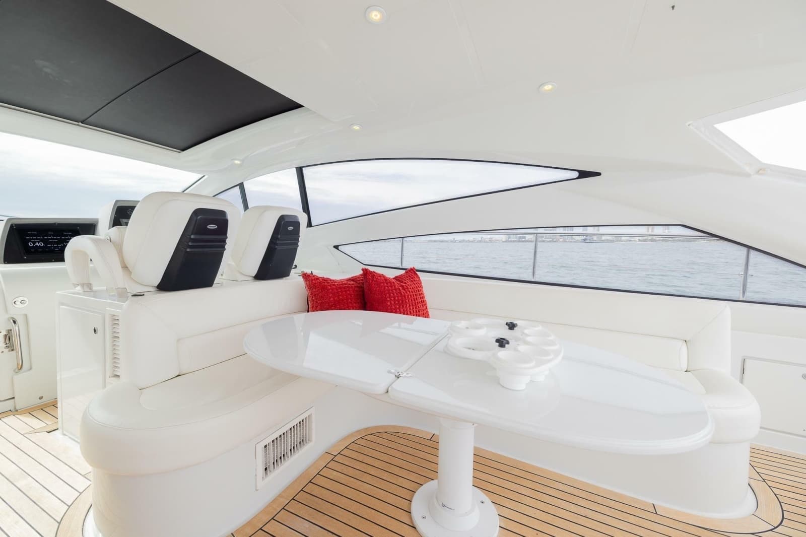 2007 Pershing 56 - Photo 10