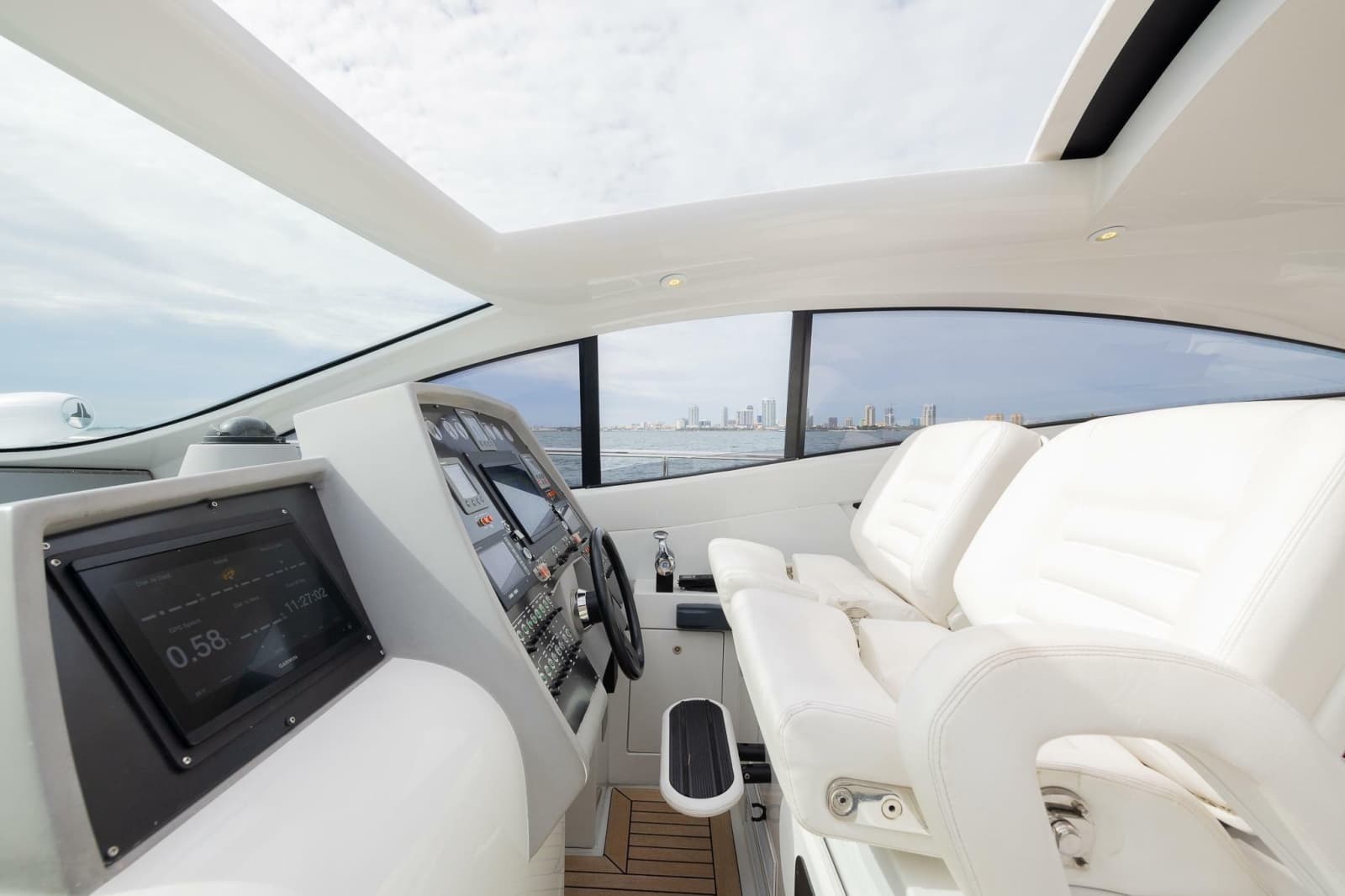 2007 Pershing 56 - Photo 12