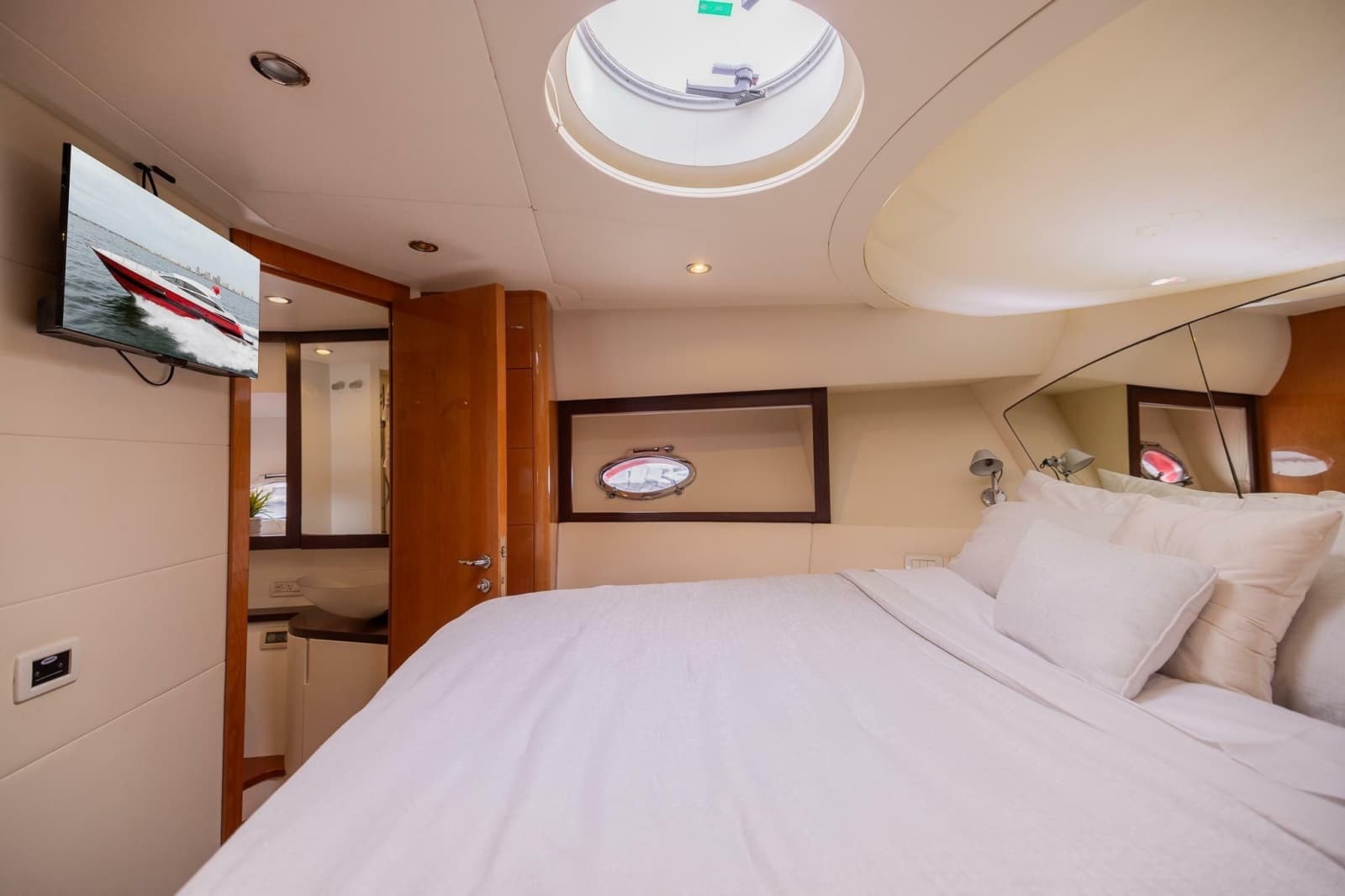2007 Pershing 56 - Photo 17