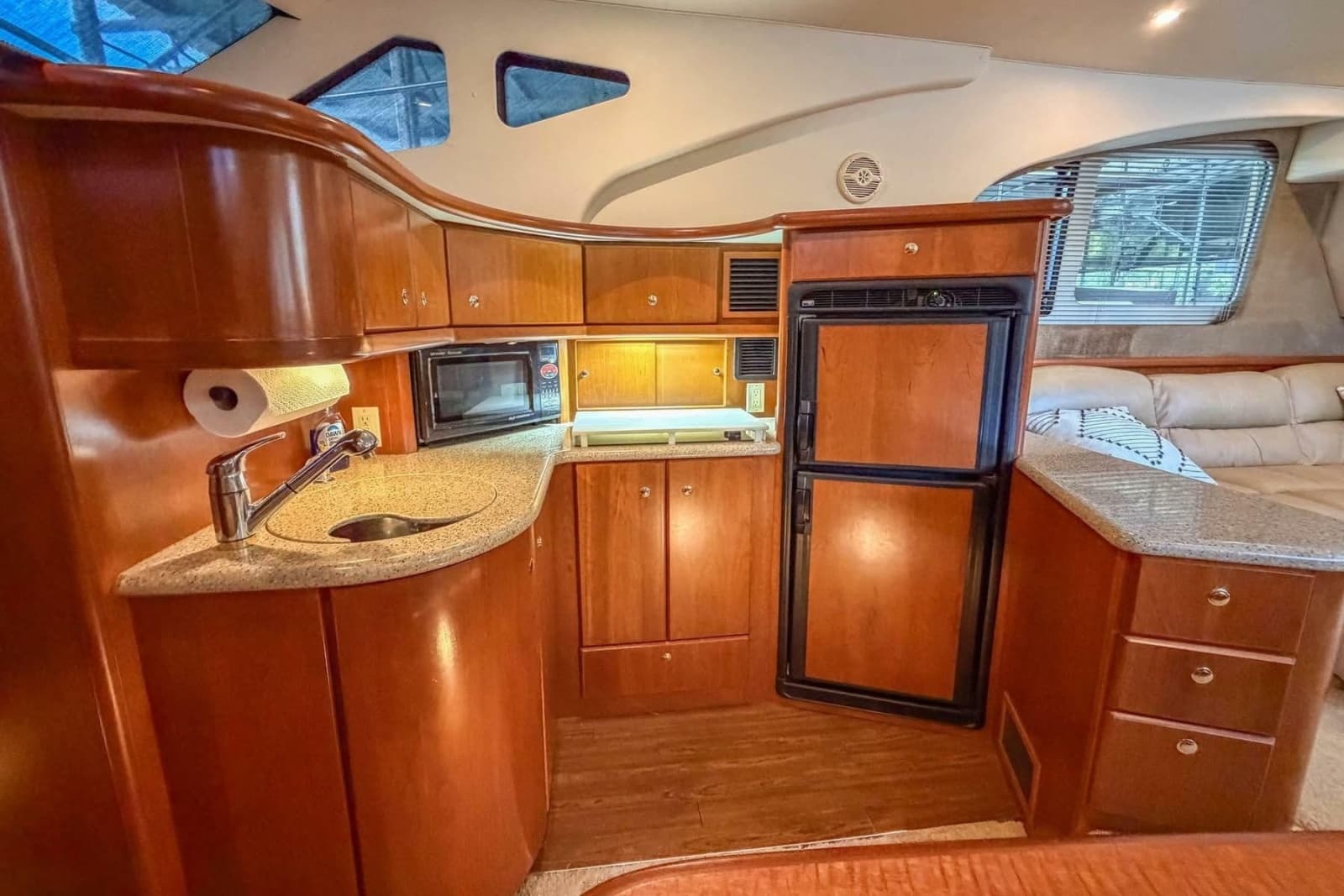 2007 Silverton 35 Motor Yacht - Photo 20