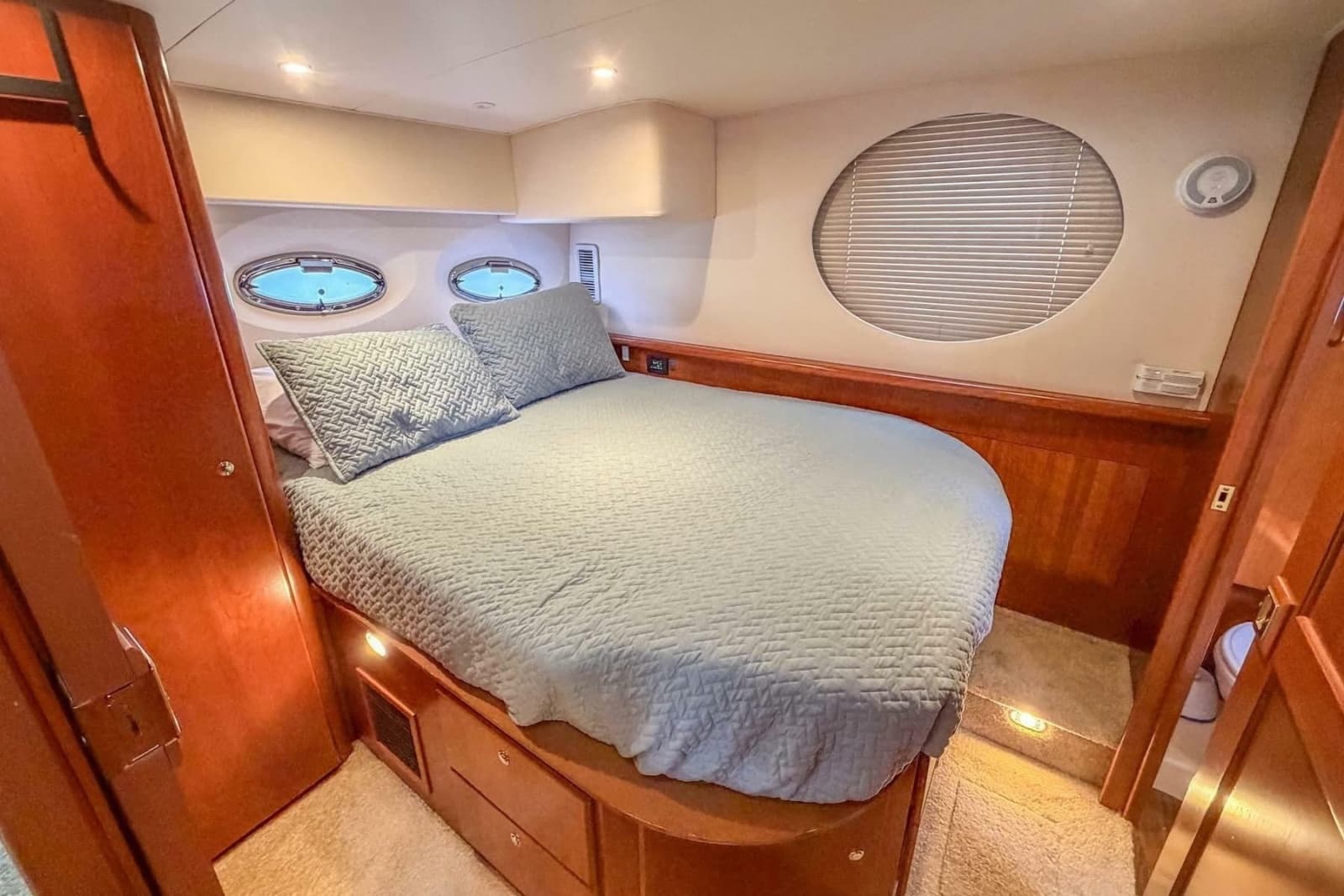 2007 Silverton 35 Motor Yacht - Photo 25