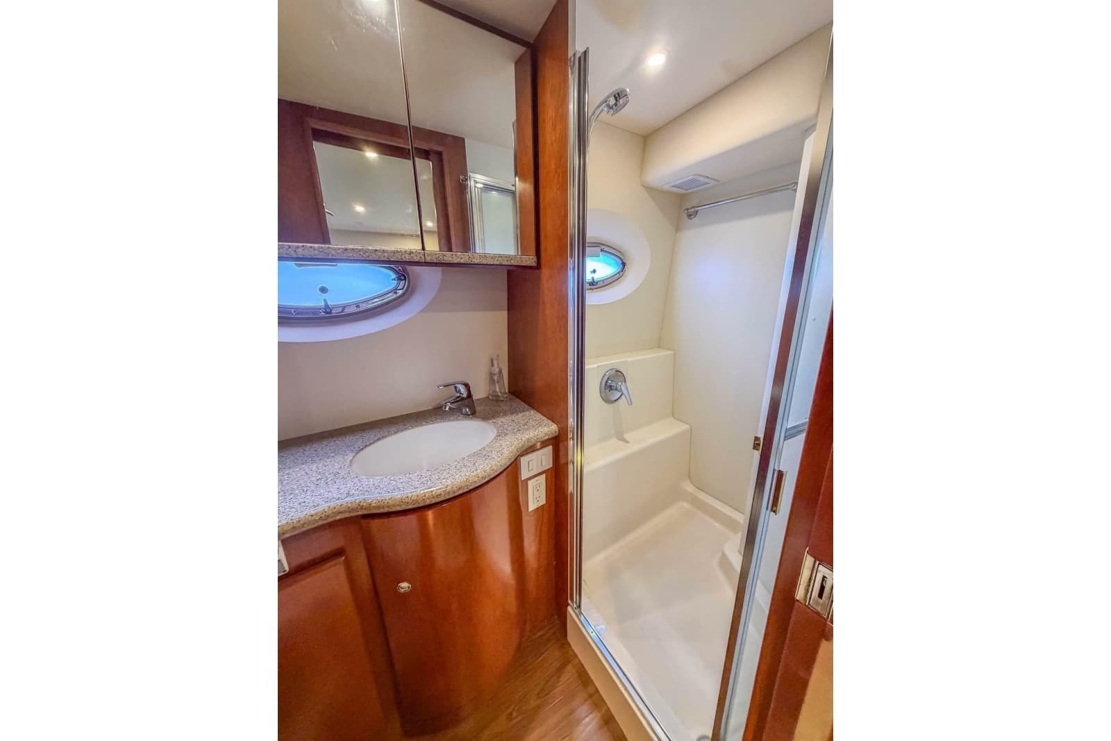 2007 Silverton 35 Motor Yacht - Photo 27