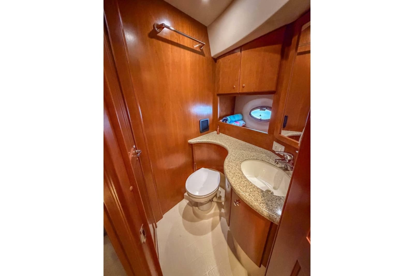 2007 Silverton 35 Motor Yacht - Photo 16