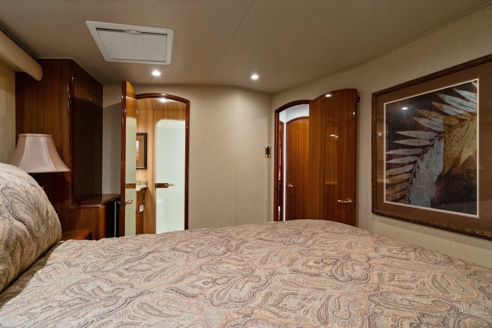 2007 Viking 56 Convertible - Photo 31