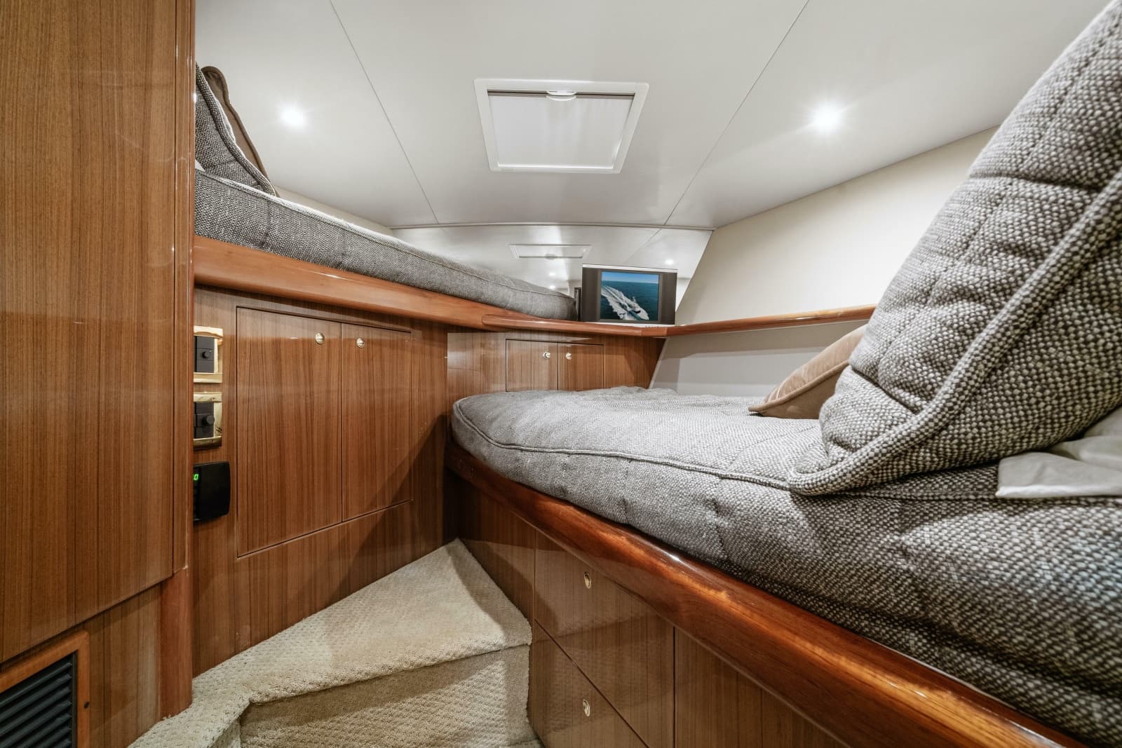 2007 Viking 56 Convertible - Photo 26